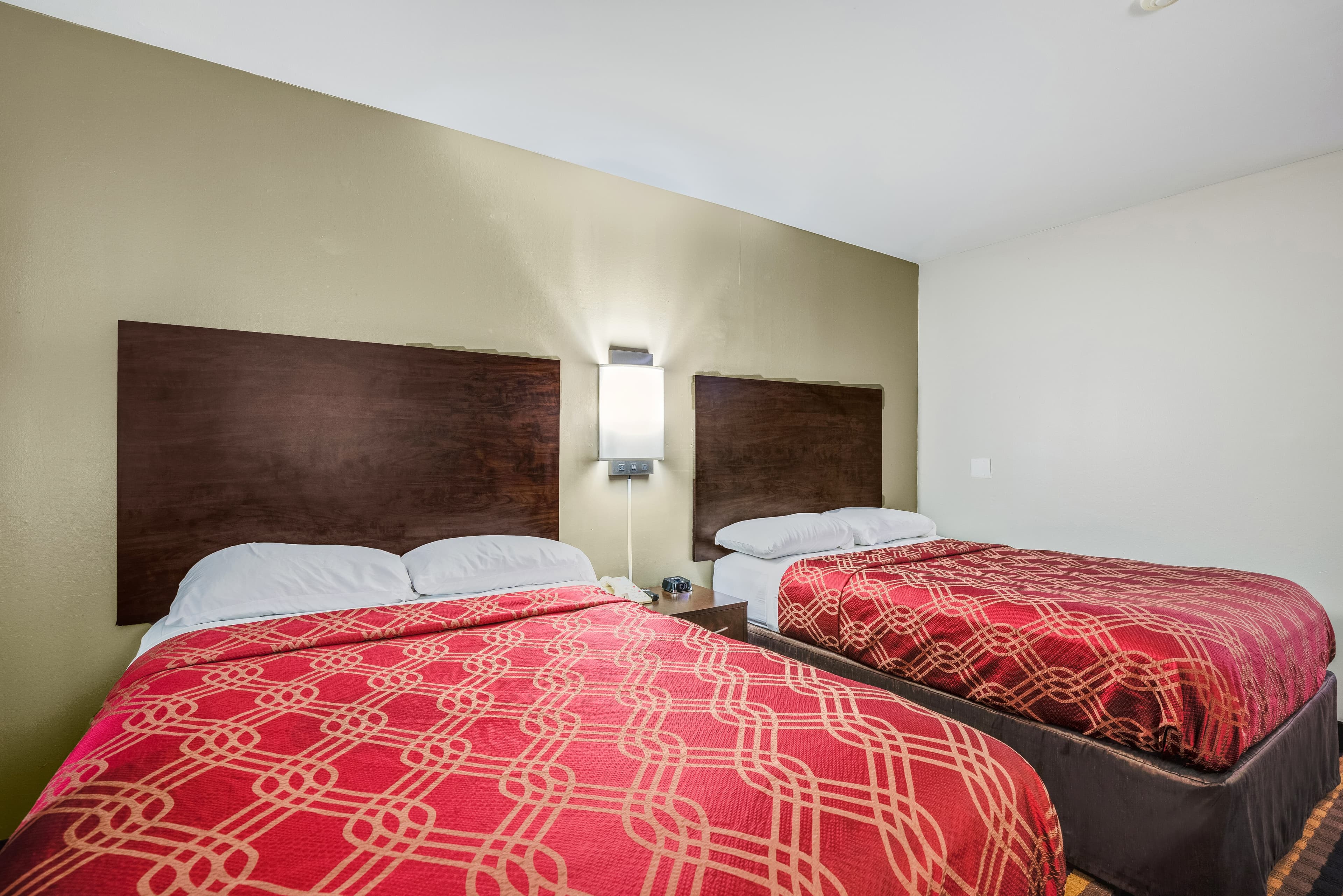 Econo Lodge Milwaukee Airport - Image 3
