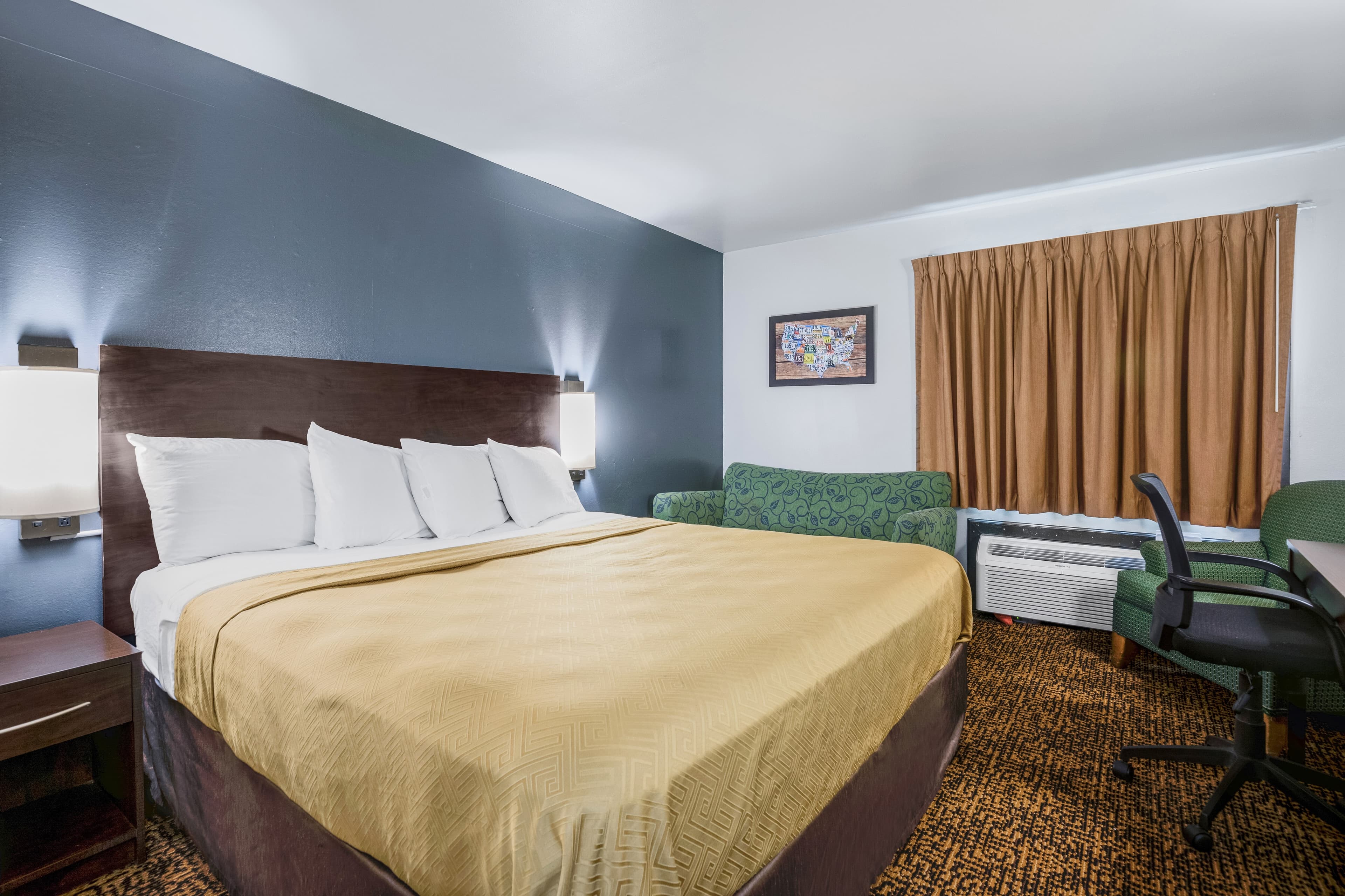 Econo Lodge Milwaukee Airport — 9