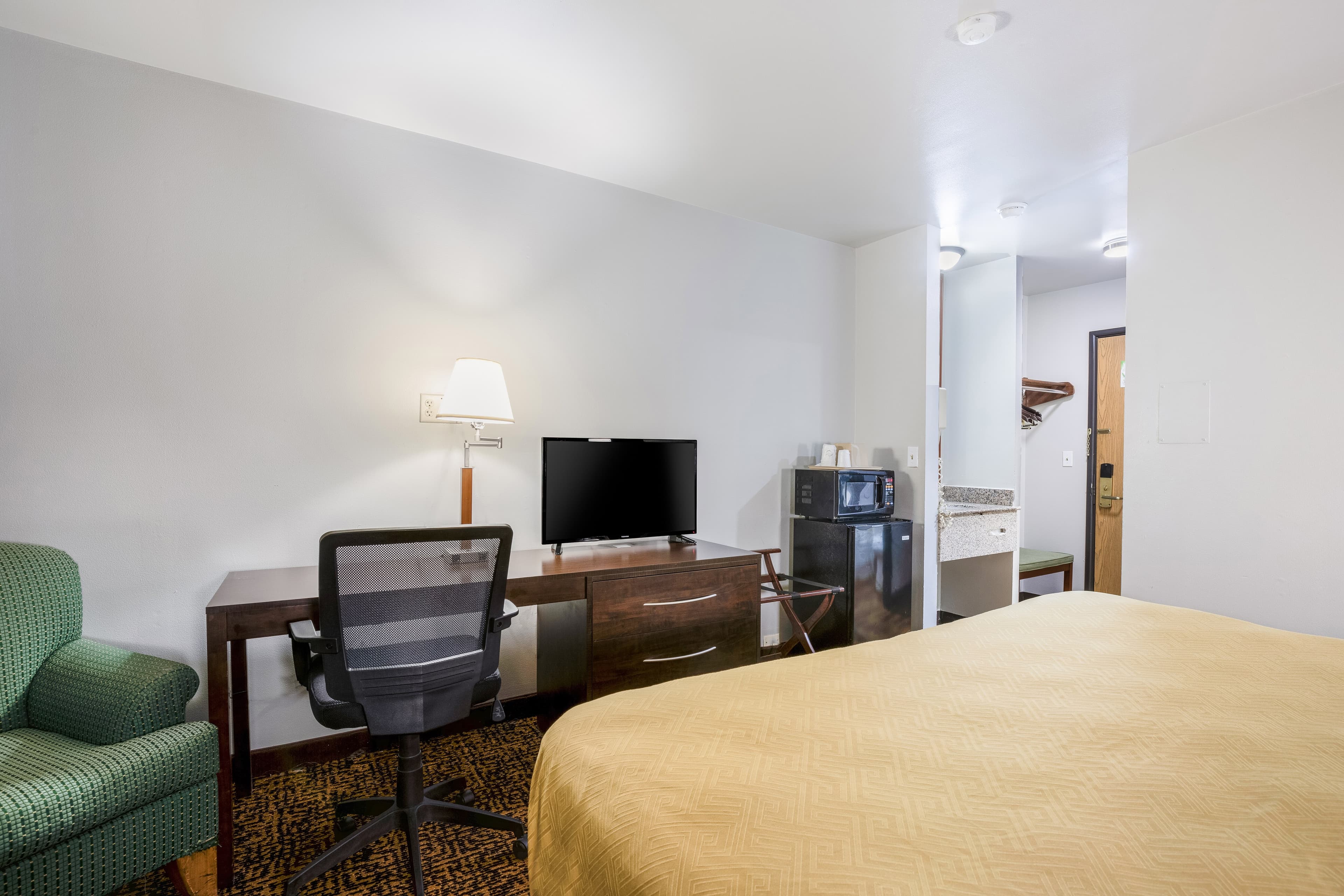 Econo Lodge Milwaukee Airport — 12