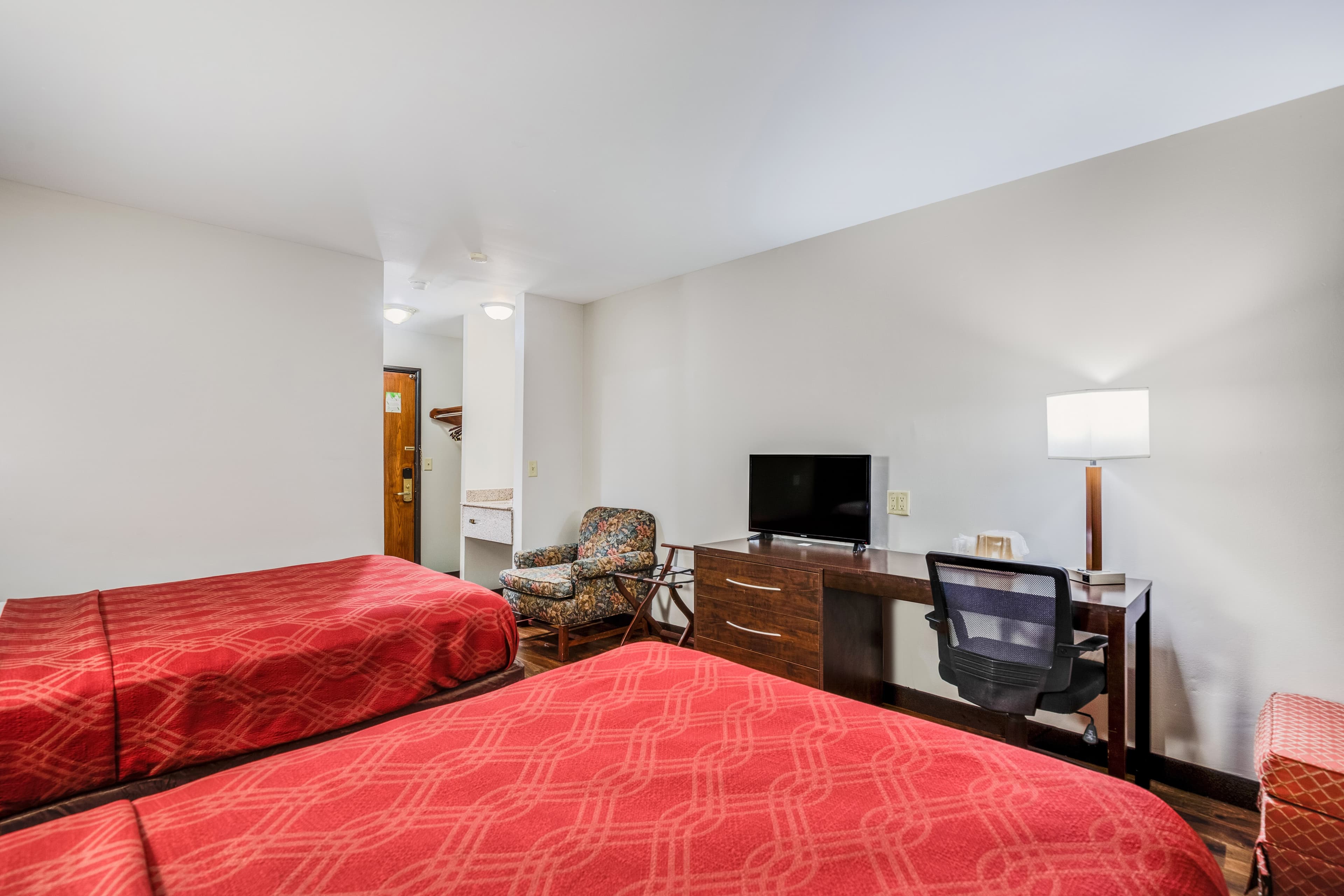 Econo Lodge Milwaukee Airport — 8