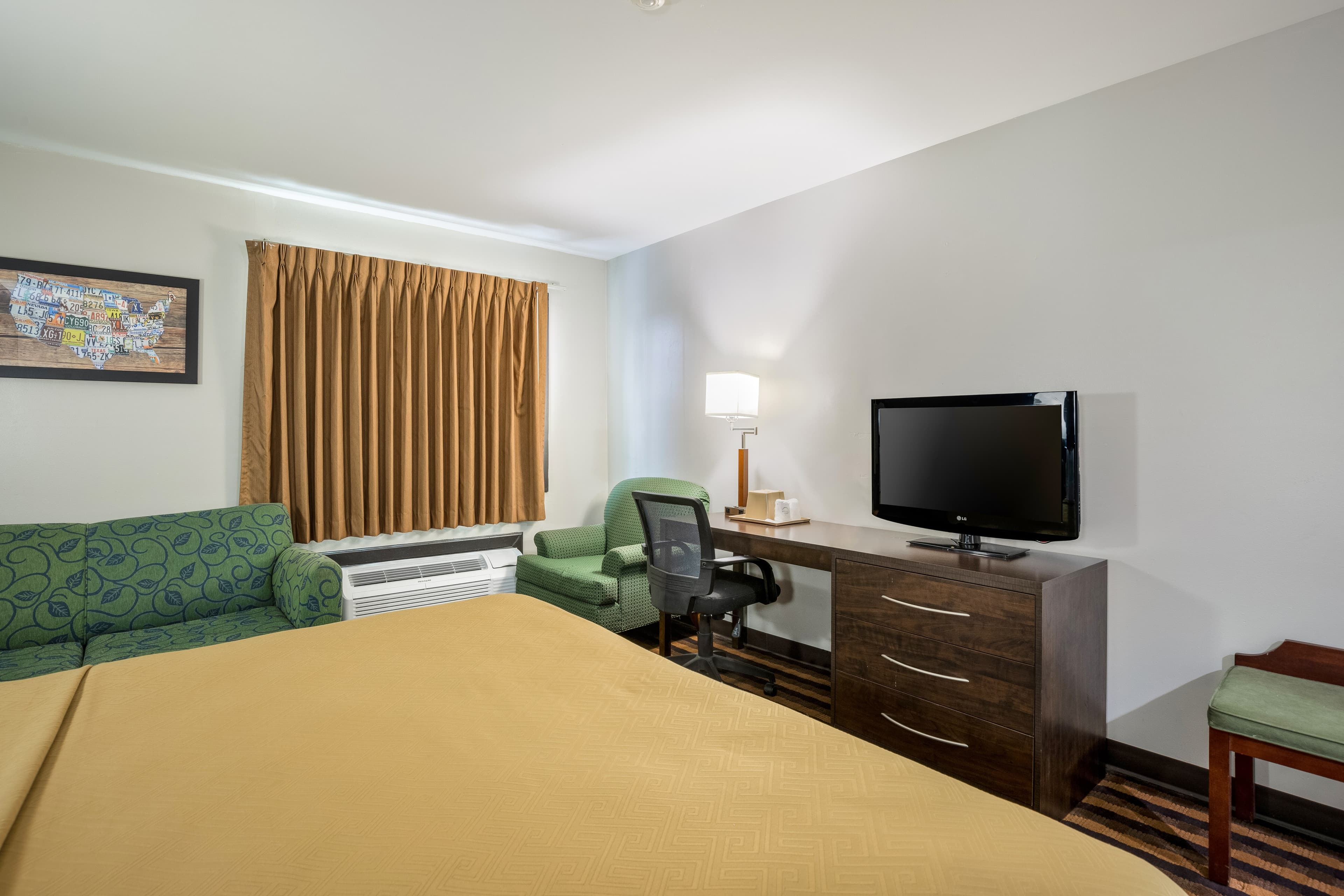 Econo Lodge Milwaukee Airport — 26