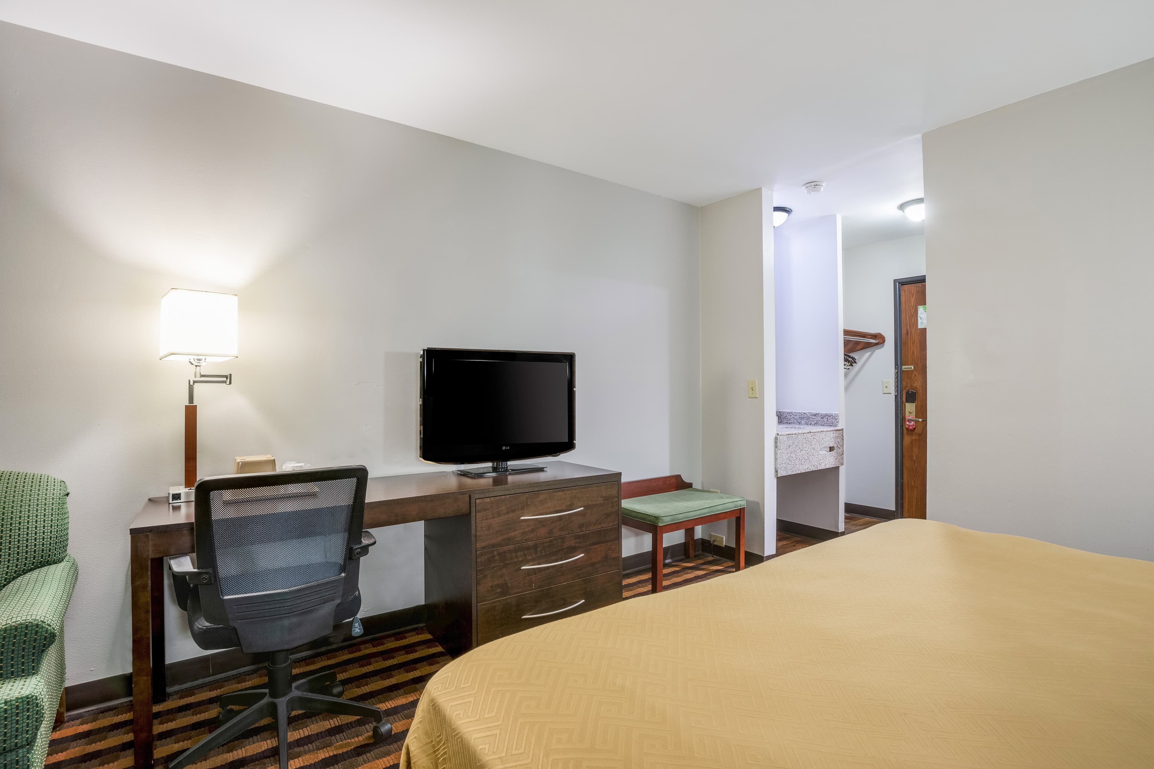 Econo Lodge Milwaukee Airport — 28