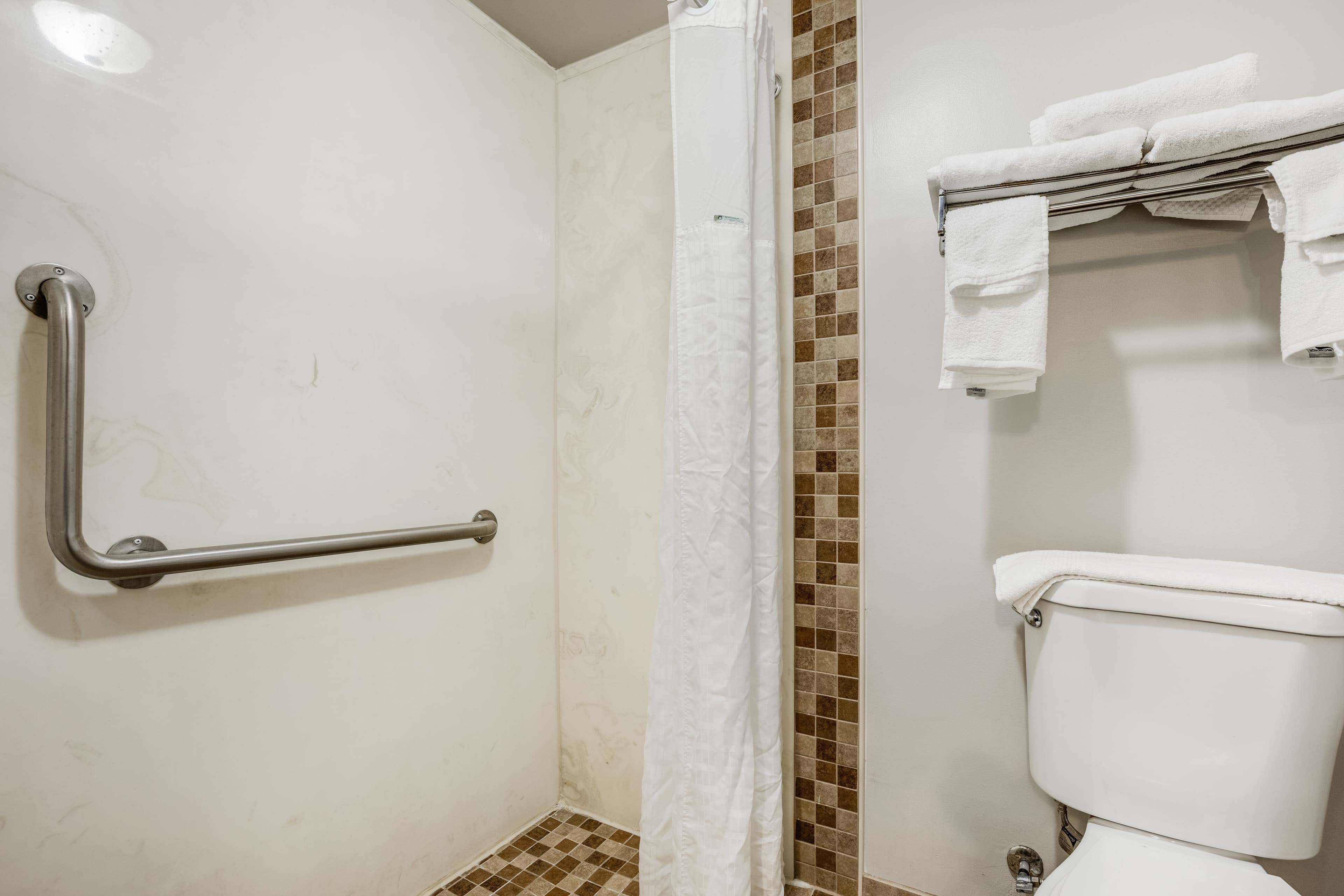 Econo Lodge Milwaukee Airport — 6