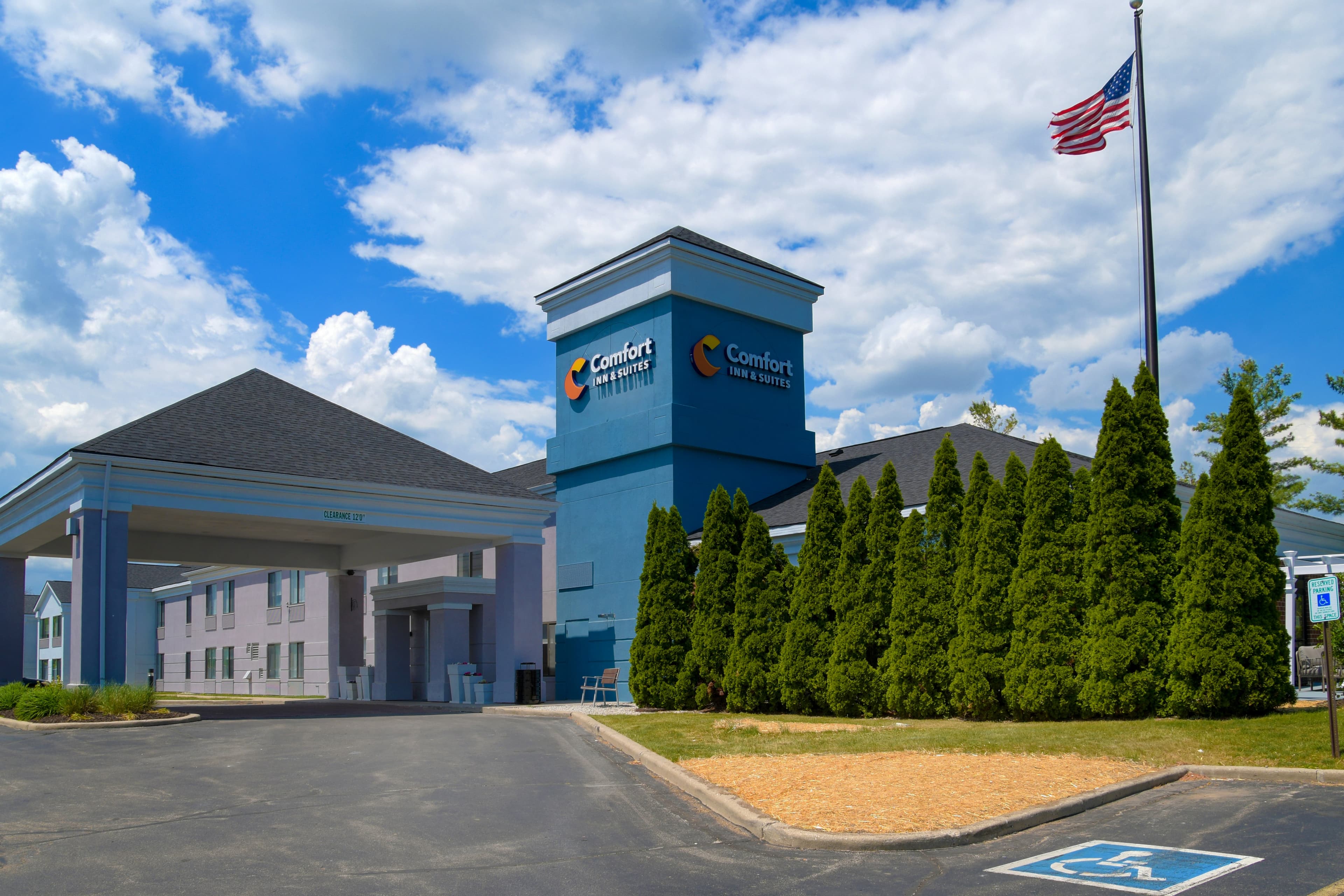 Comfort Inn & Suites NW Milwaukee