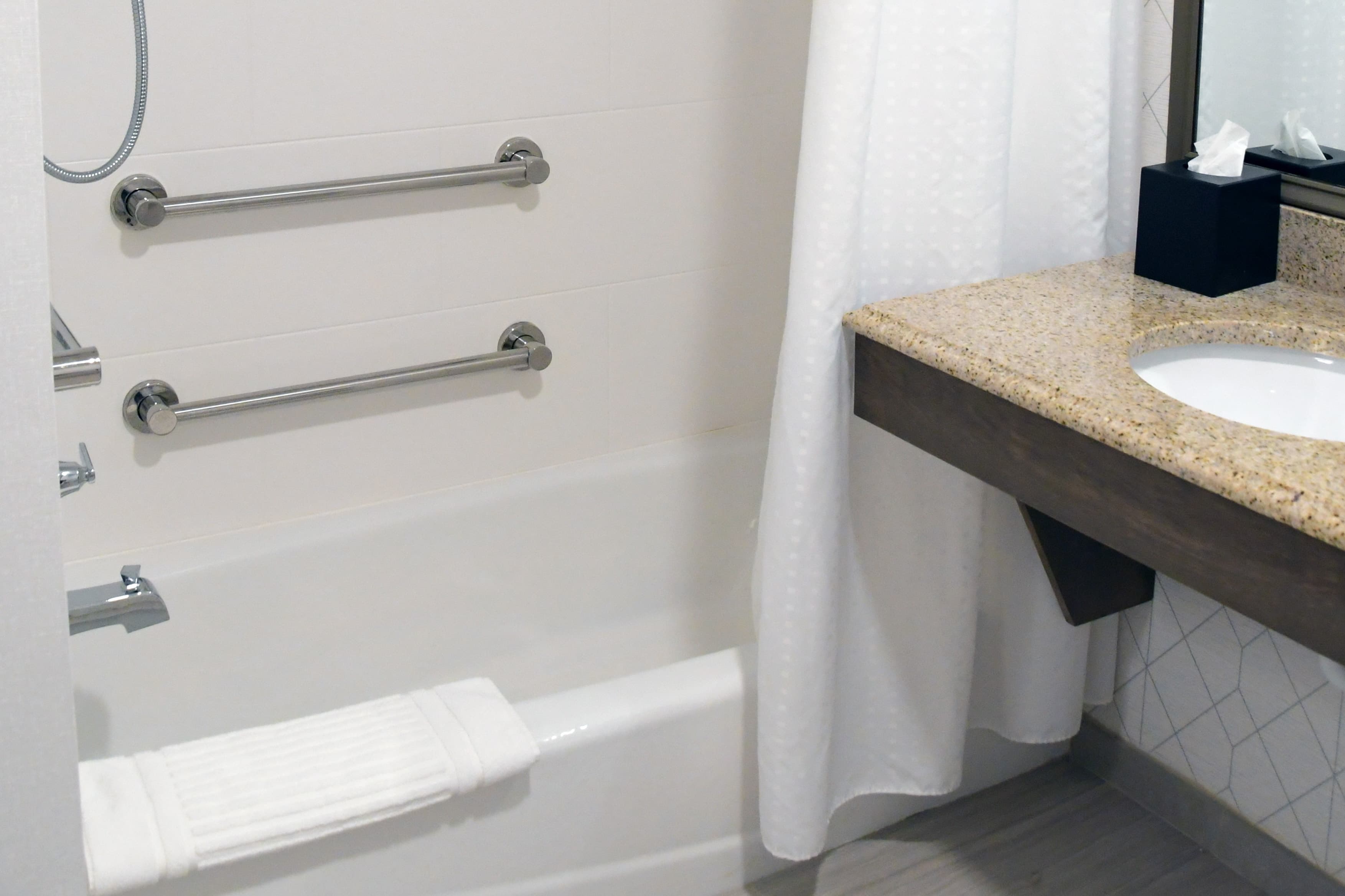 Comfort Inn & Suites NW Milwaukee — 15