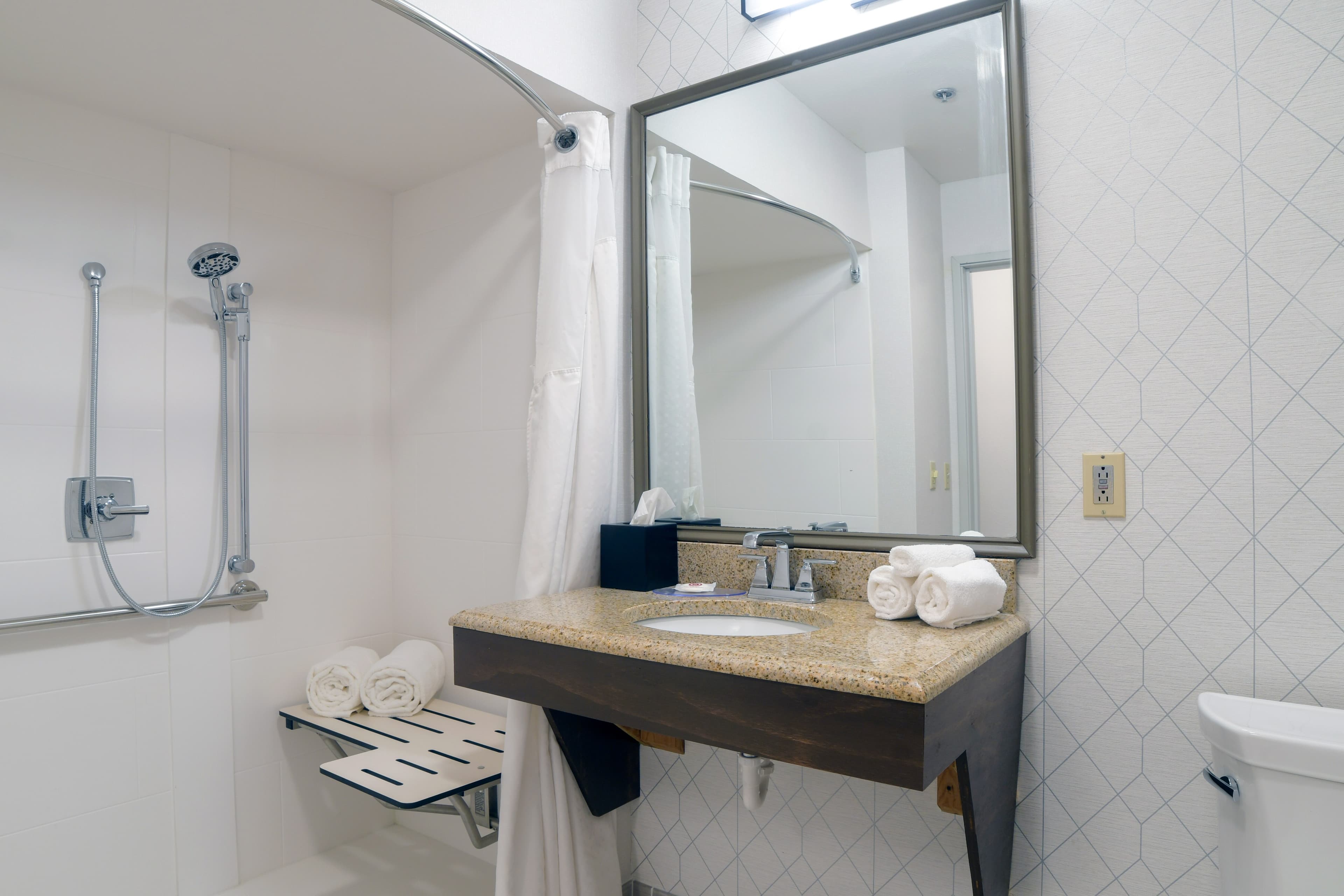 Comfort Inn & Suites NW Milwaukee — 6