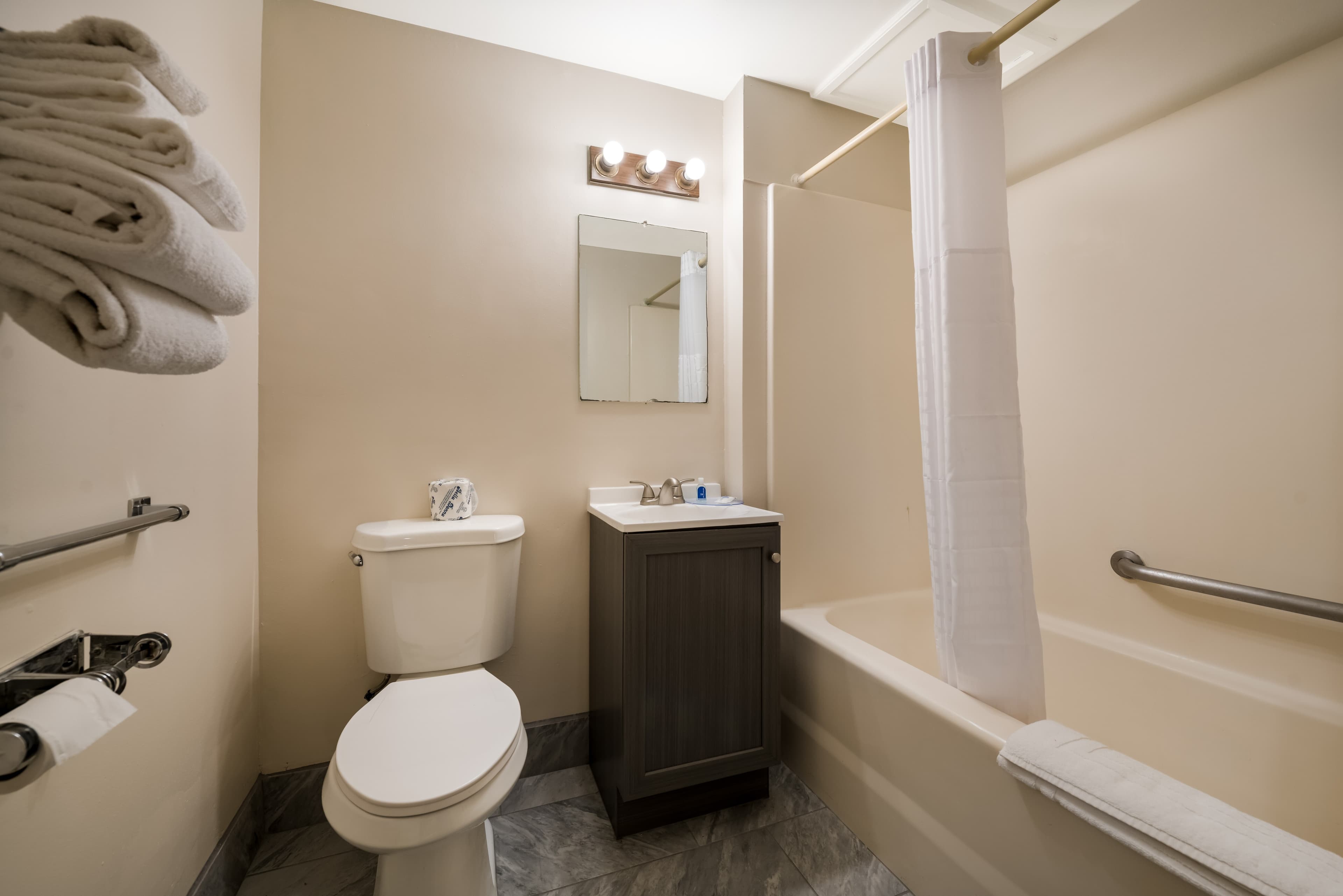 Rodeway Inn La Crosse - Image 4