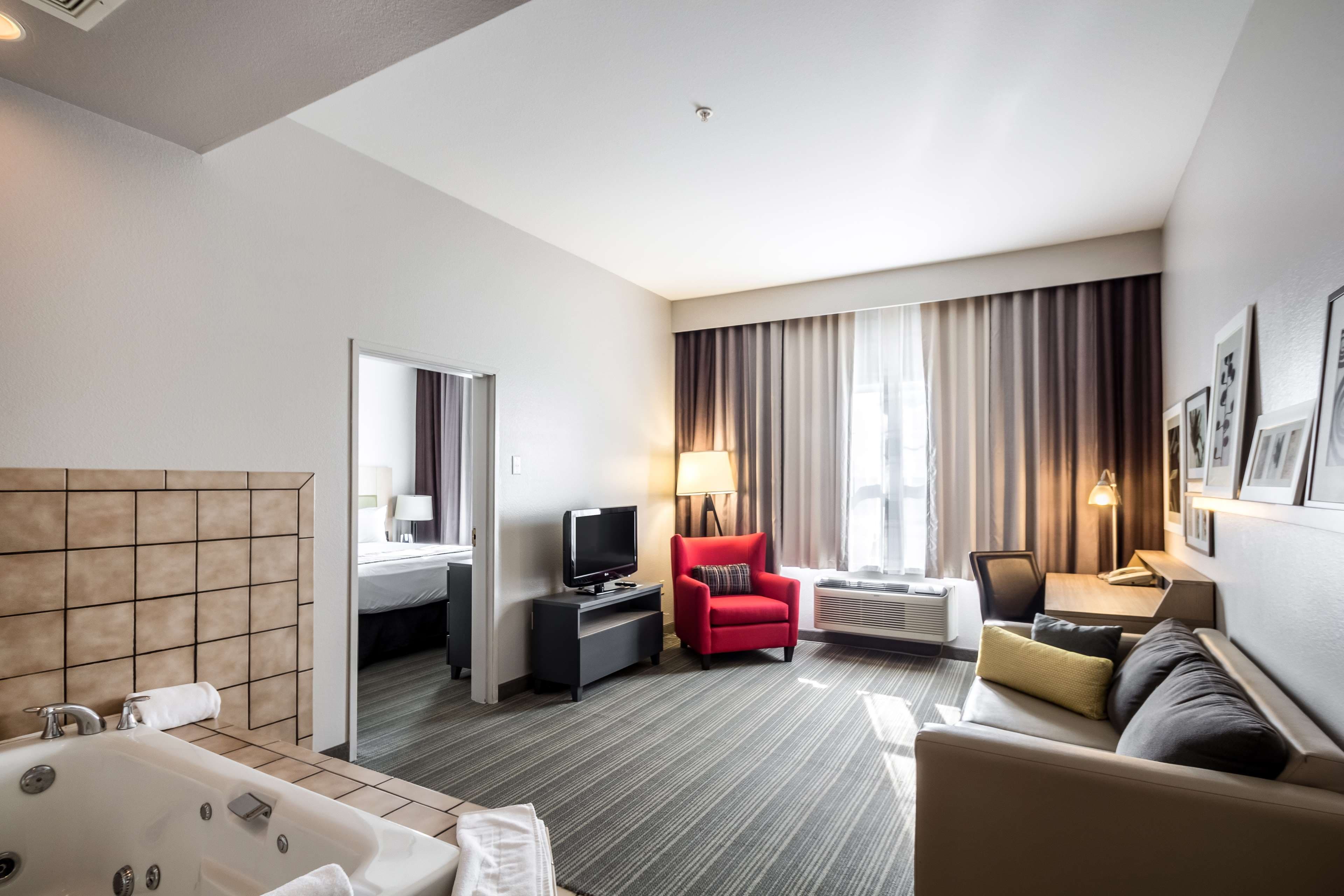 Country Inn & Suites by Radisson, Fond du Lac, WI — 13