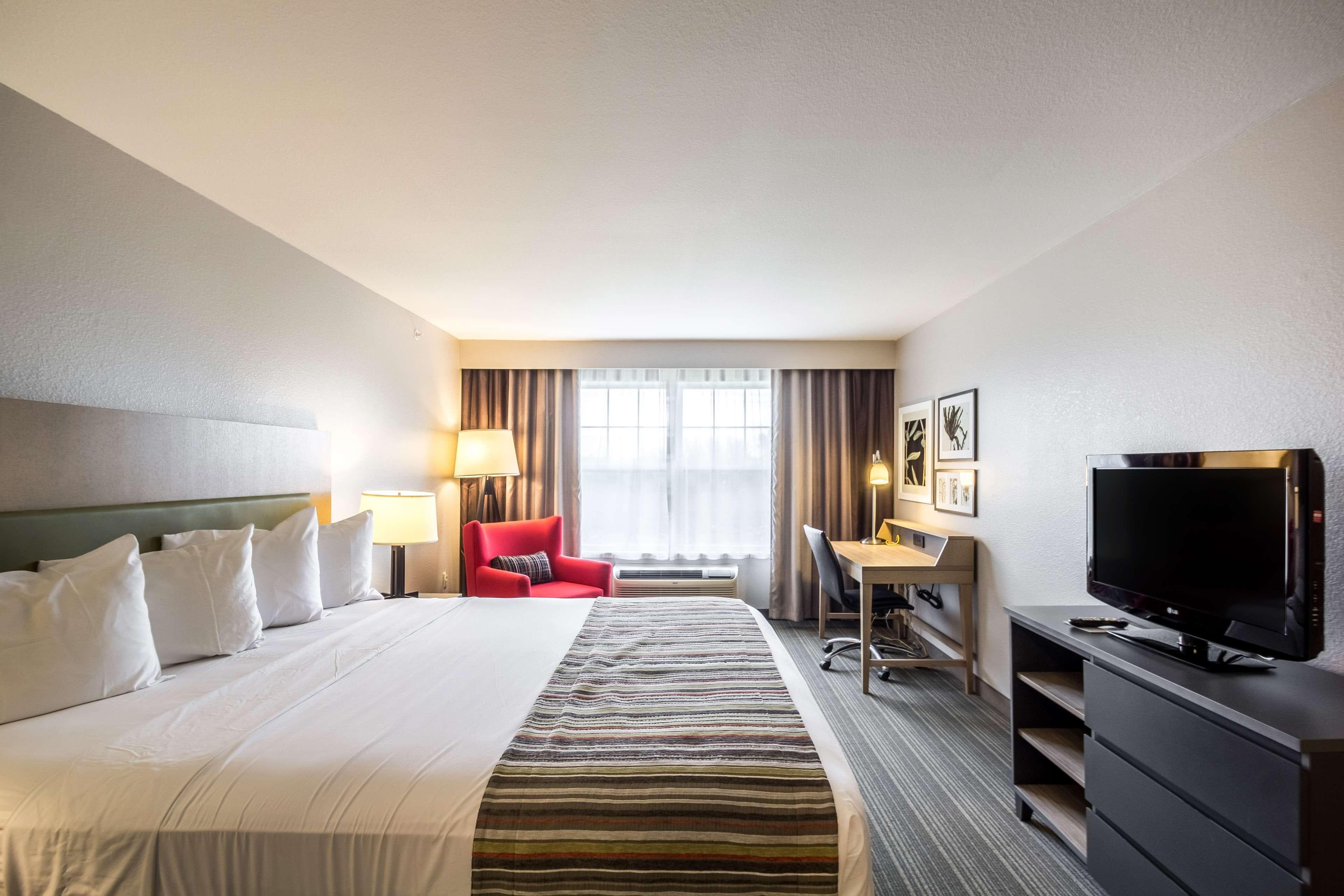 Country Inn & Suites by Radisson, Fond du Lac, WI - Image 2