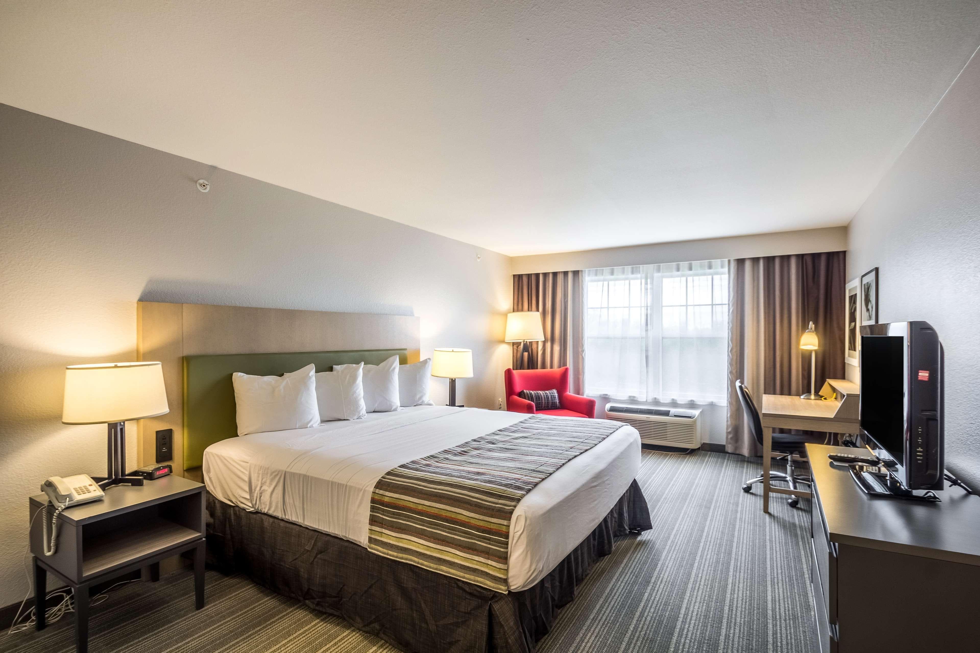 Country Inn & Suites by Radisson, Fond du Lac, WI - Image 3