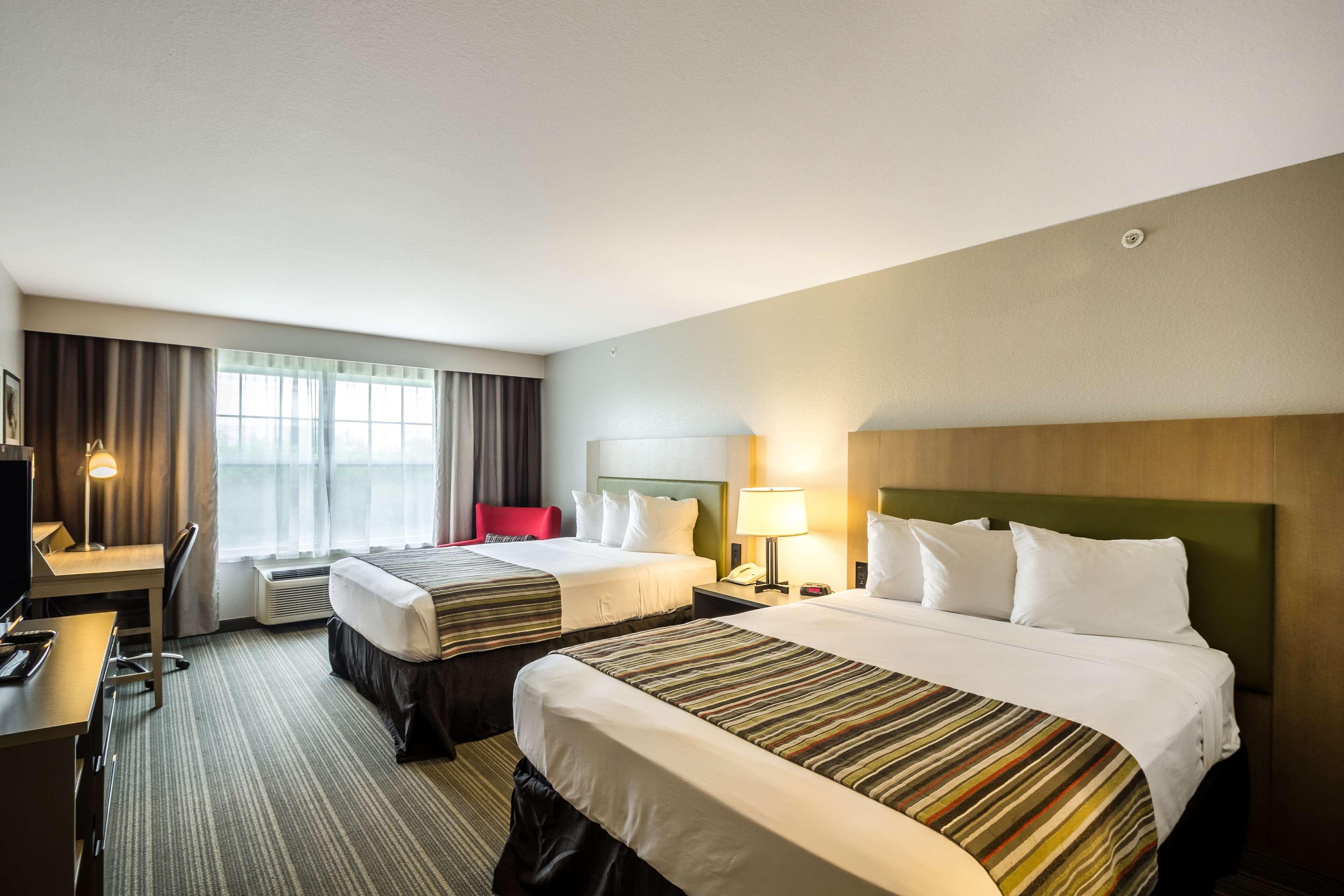 Country Inn & Suites by Radisson, Fond du Lac, WI — 18