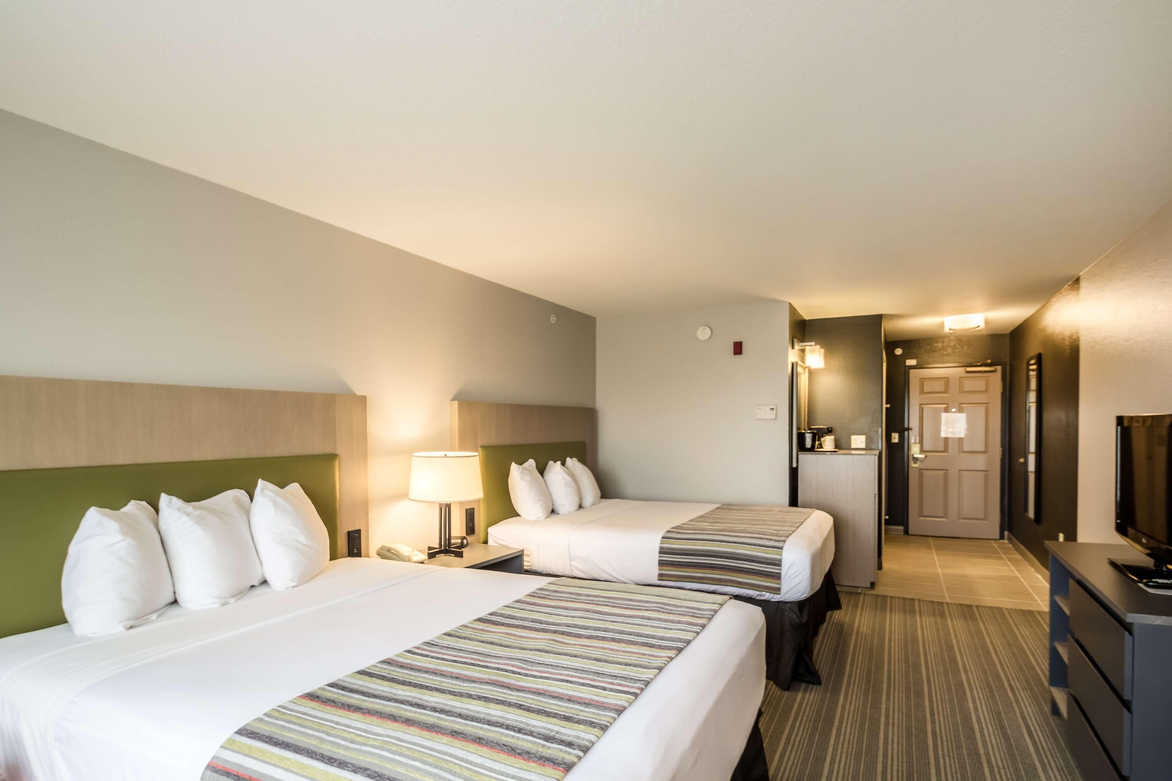Country Inn & Suites by Radisson, Fond du Lac, WI — 19