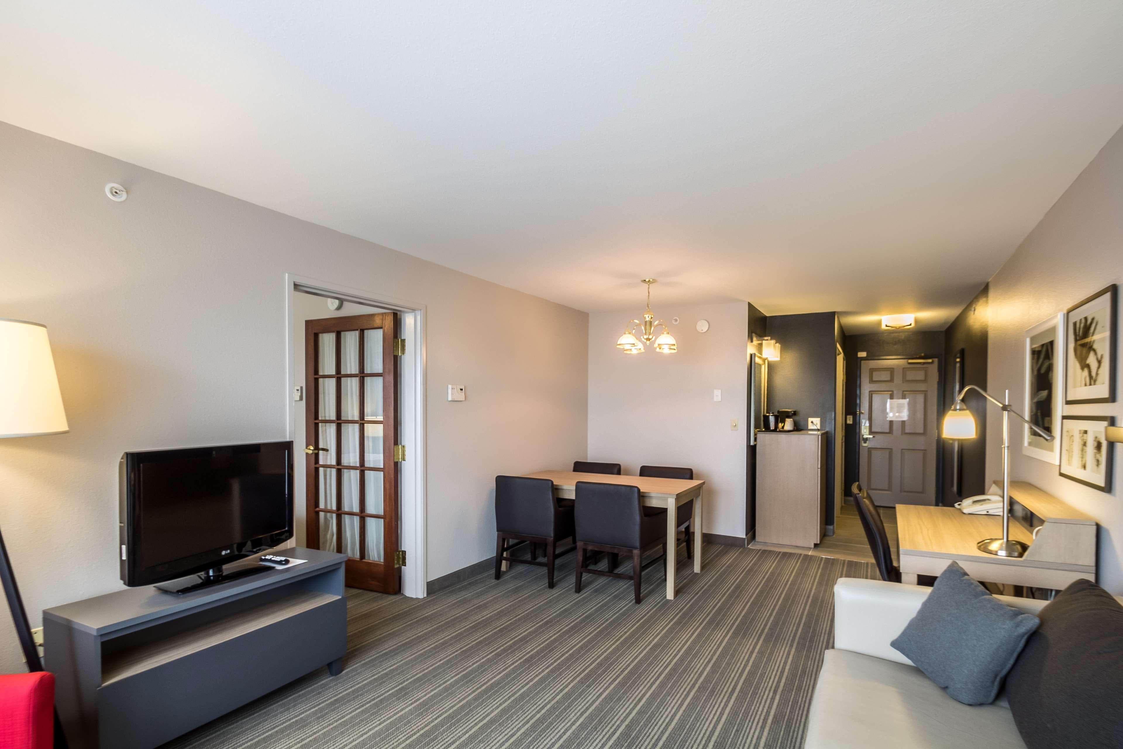 Country Inn & Suites by Radisson, Fond du Lac, WI — 9