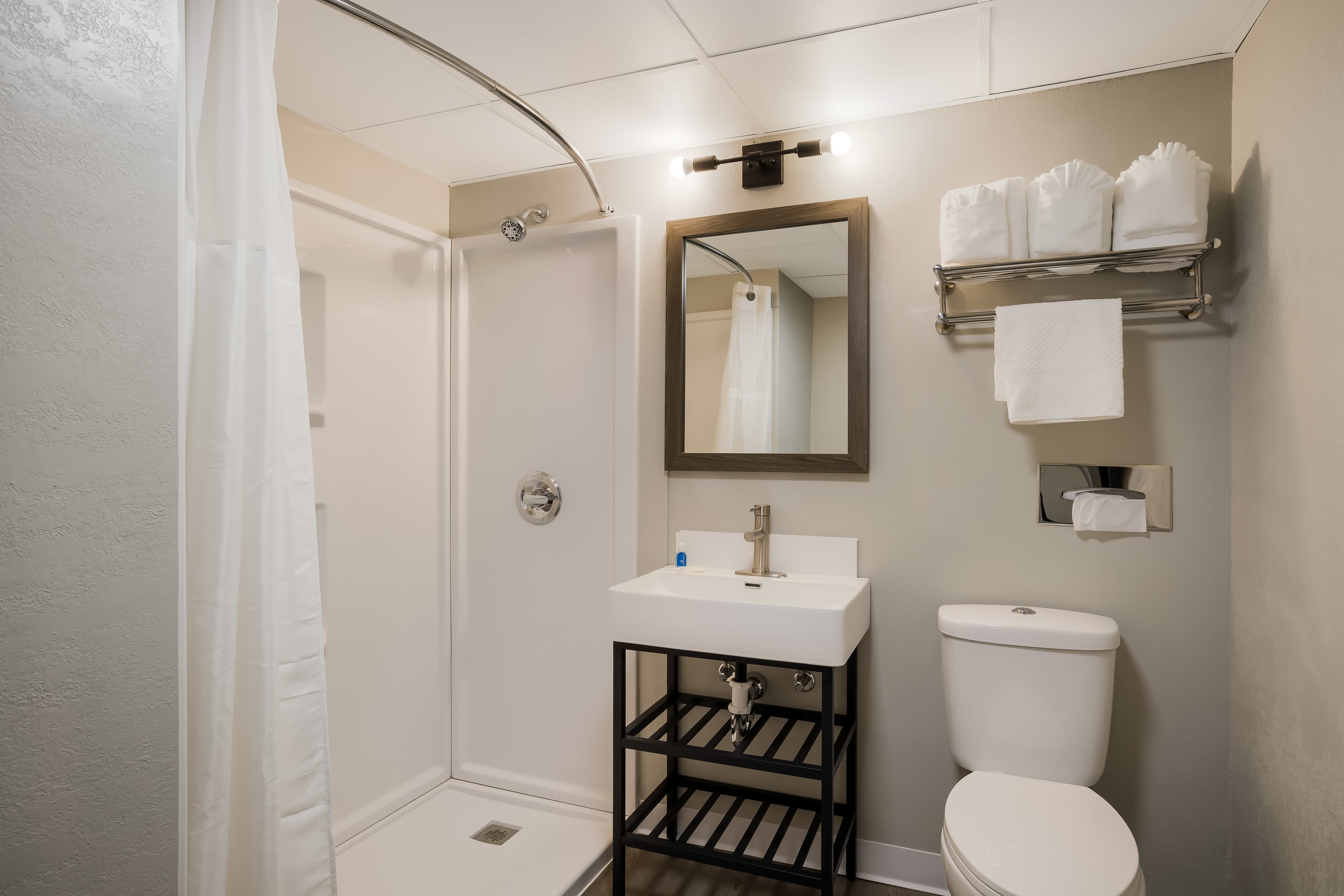 Suburban Studios Milwaukee Airport - Image 5