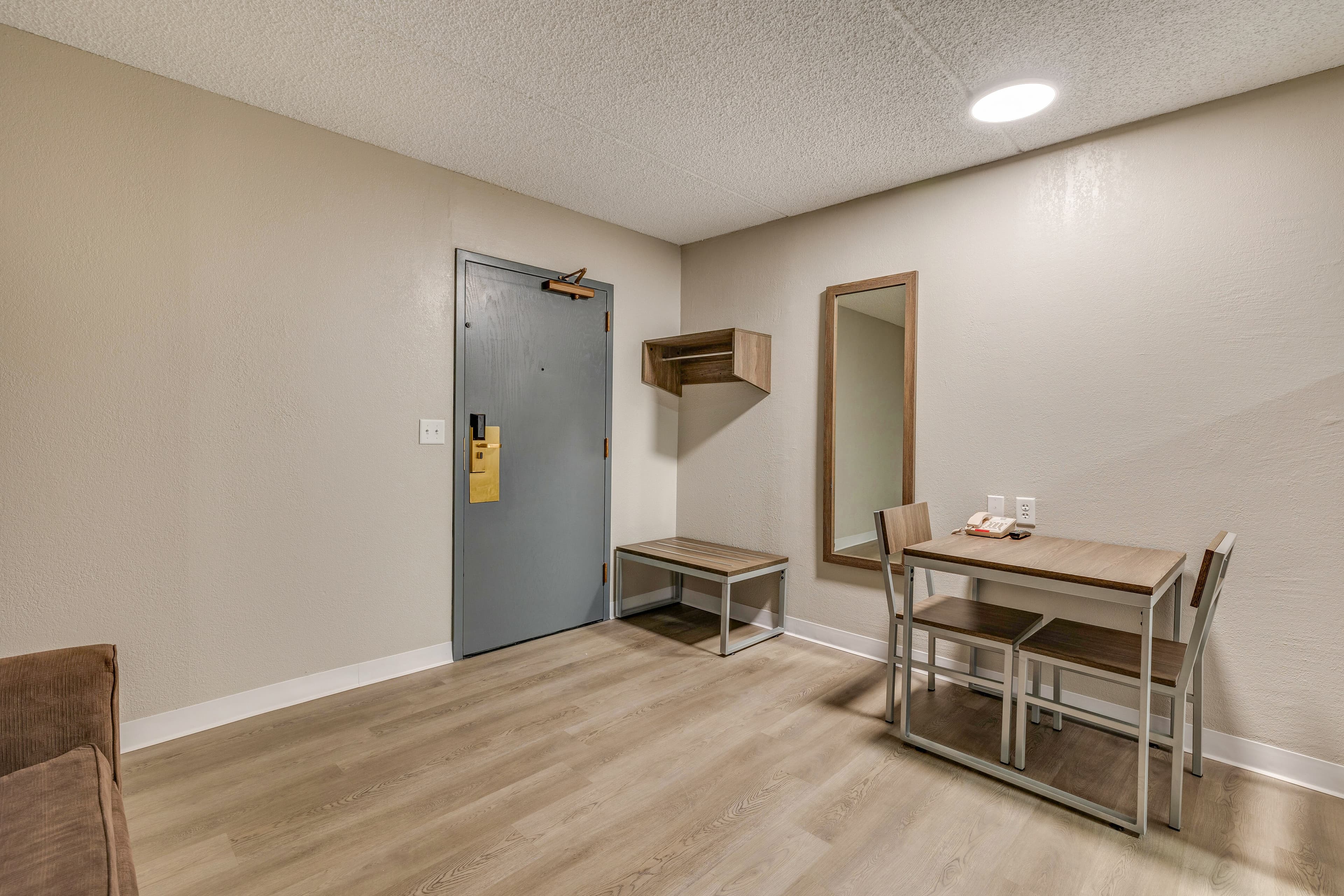 Suburban Studios Milwaukee Airport — 12