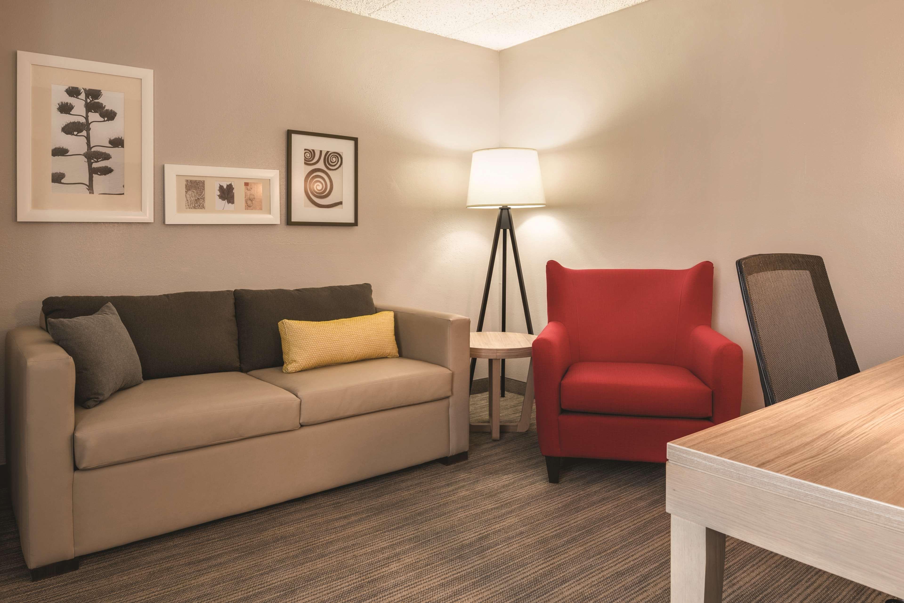 Country Inn & Suites by Radisson, La Crosse, WI — 14