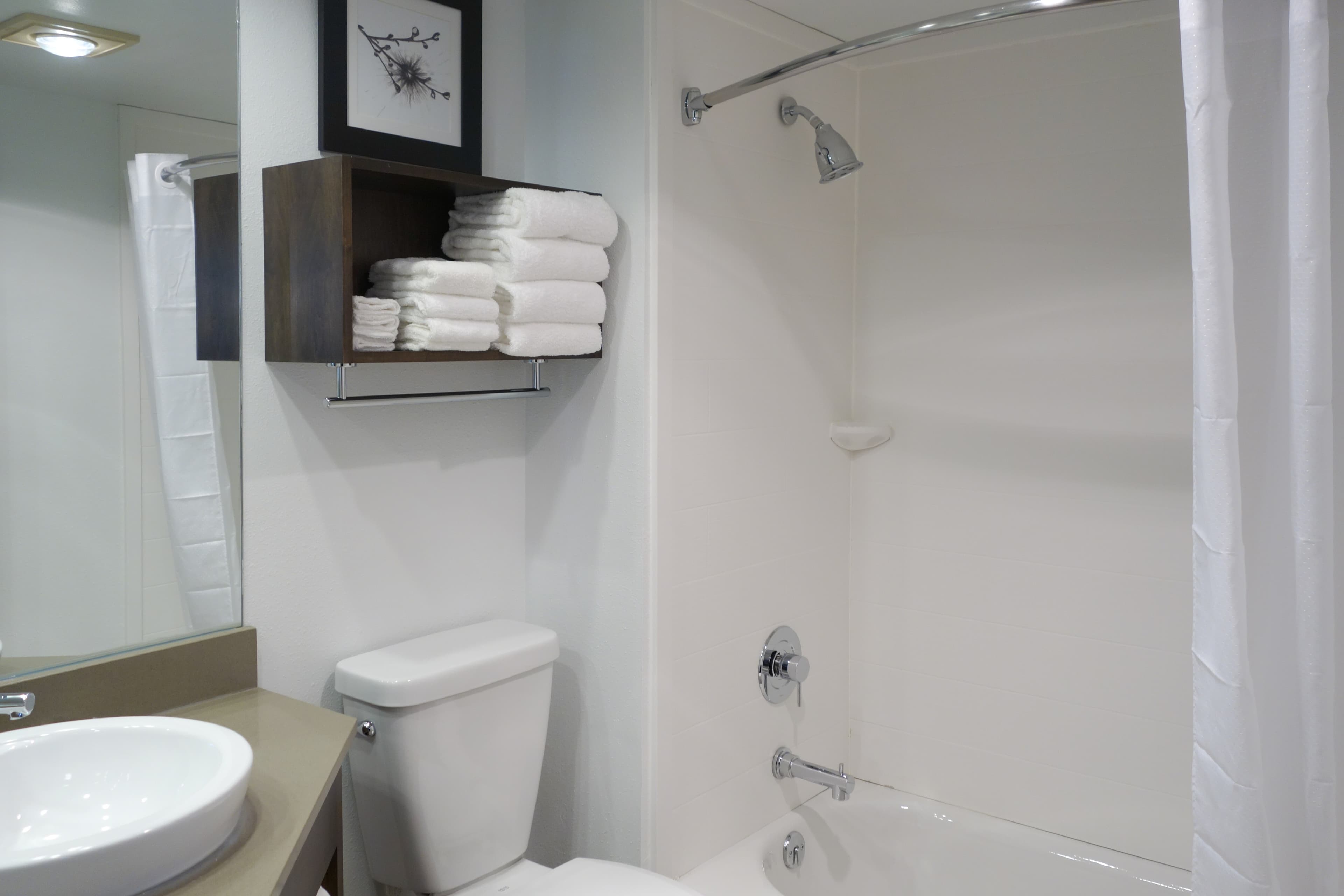 Country Inn & Suites by Radisson, La Crosse, WI - Image 4