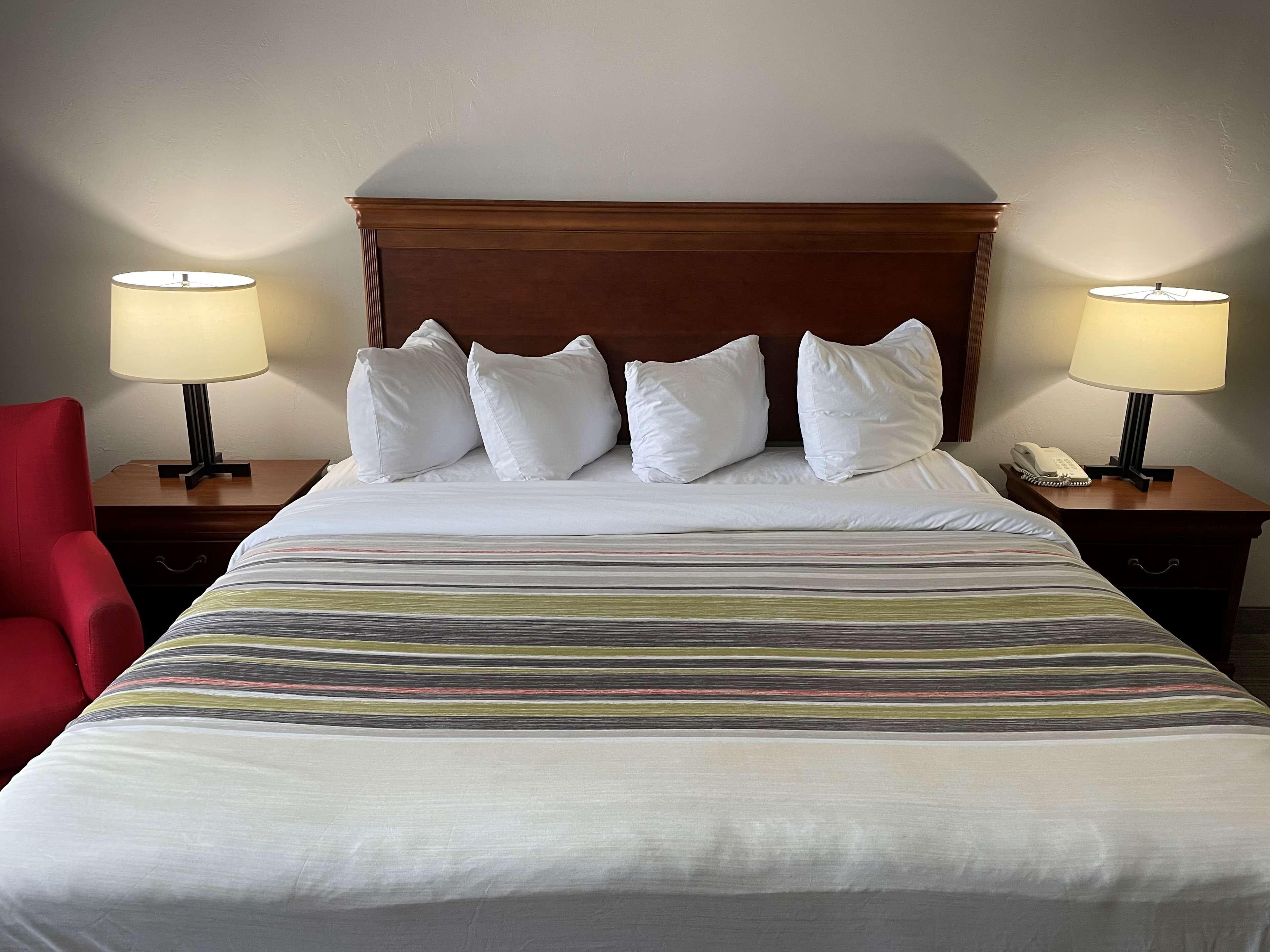 Country Inn & Suites by Radisson, Appleton North, WI - Image 2