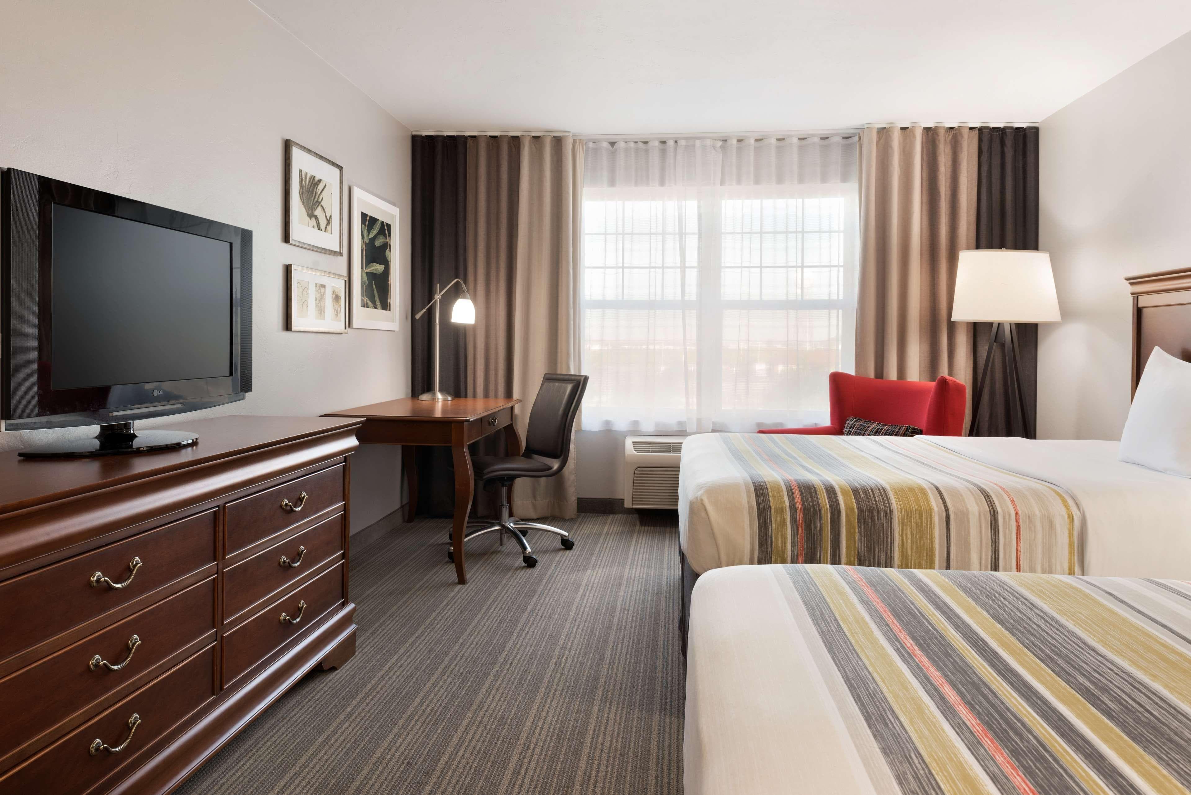 Country Inn & Suites by Radisson, Appleton North, WI — 18