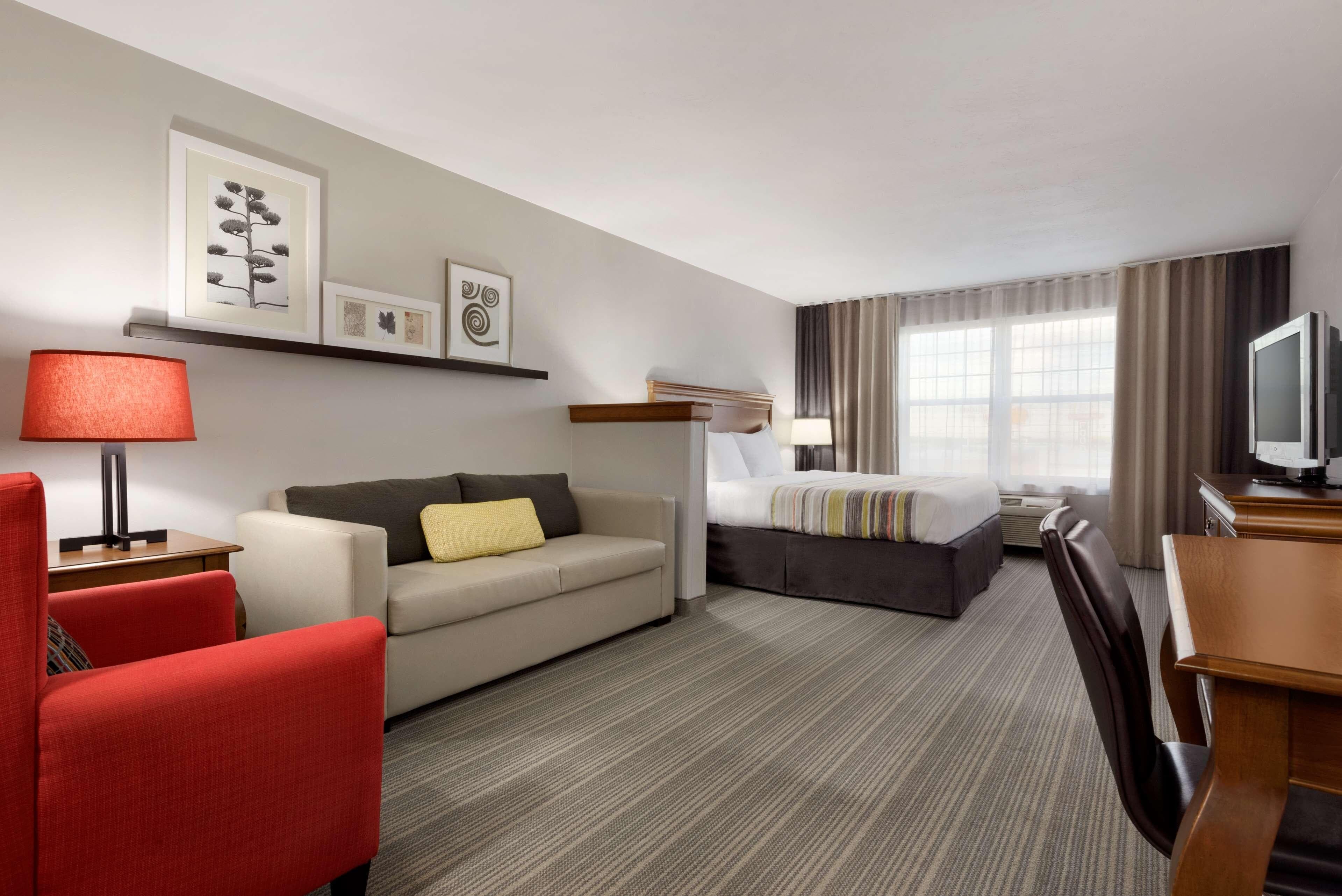 Country Inn & Suites by Radisson, Appleton North, WI - Image 5