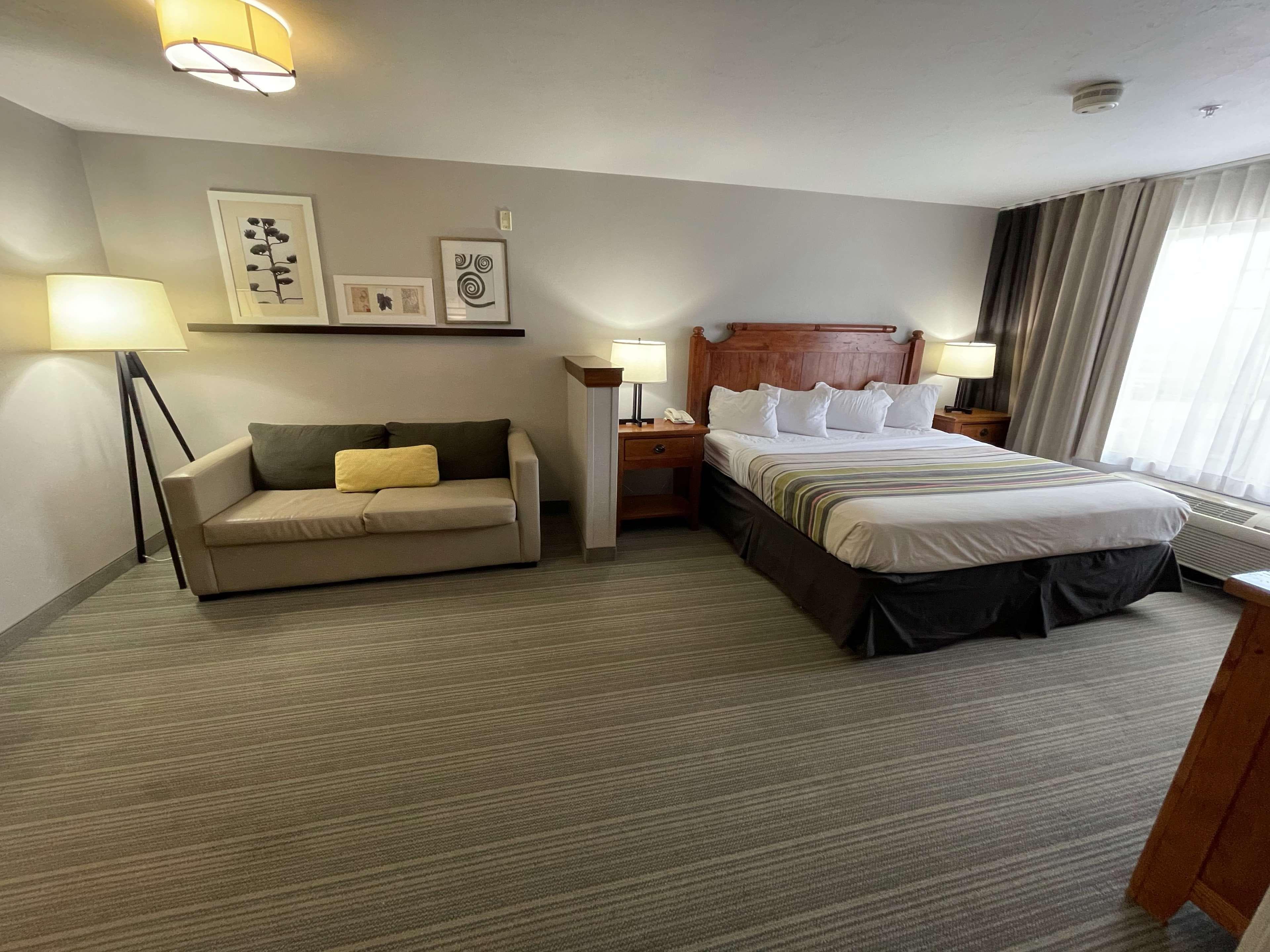 Country Inn & Suites by Radisson, Appleton North, WI — 12