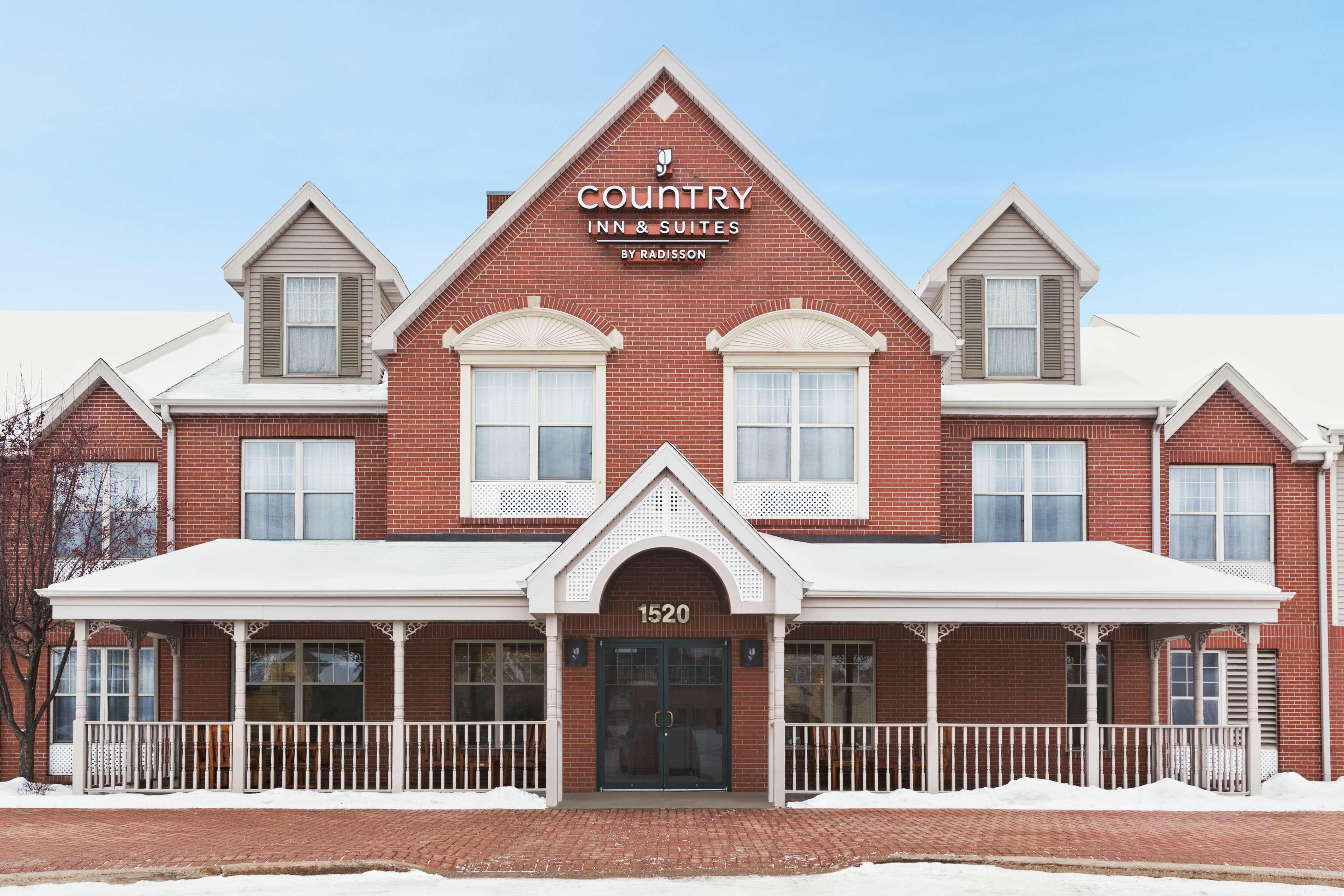 Country Inn & Suites by Radisson, Wausau, WI - Image 1