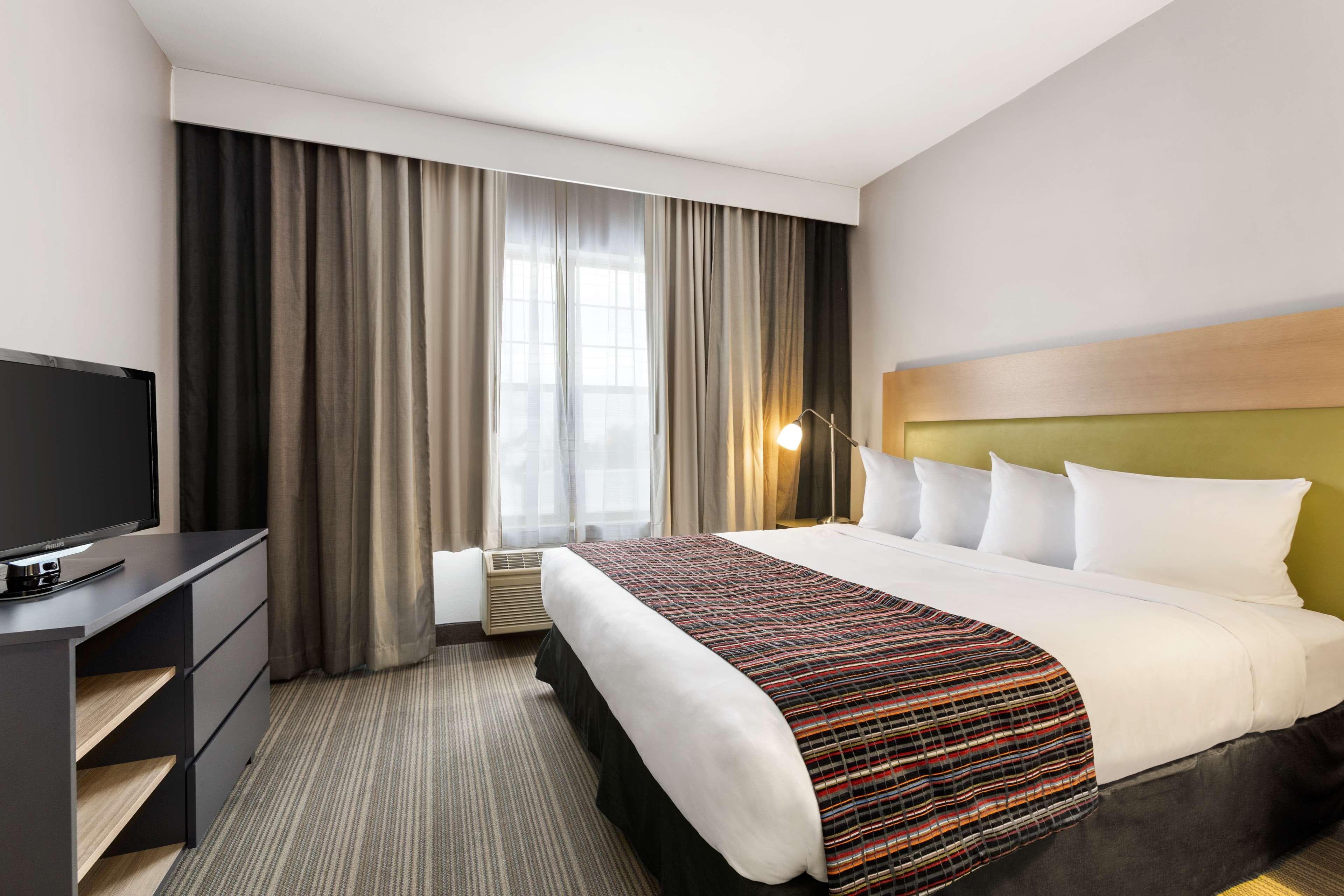 Country Inn & Suites by Radisson, Wausau, WI - Image 2