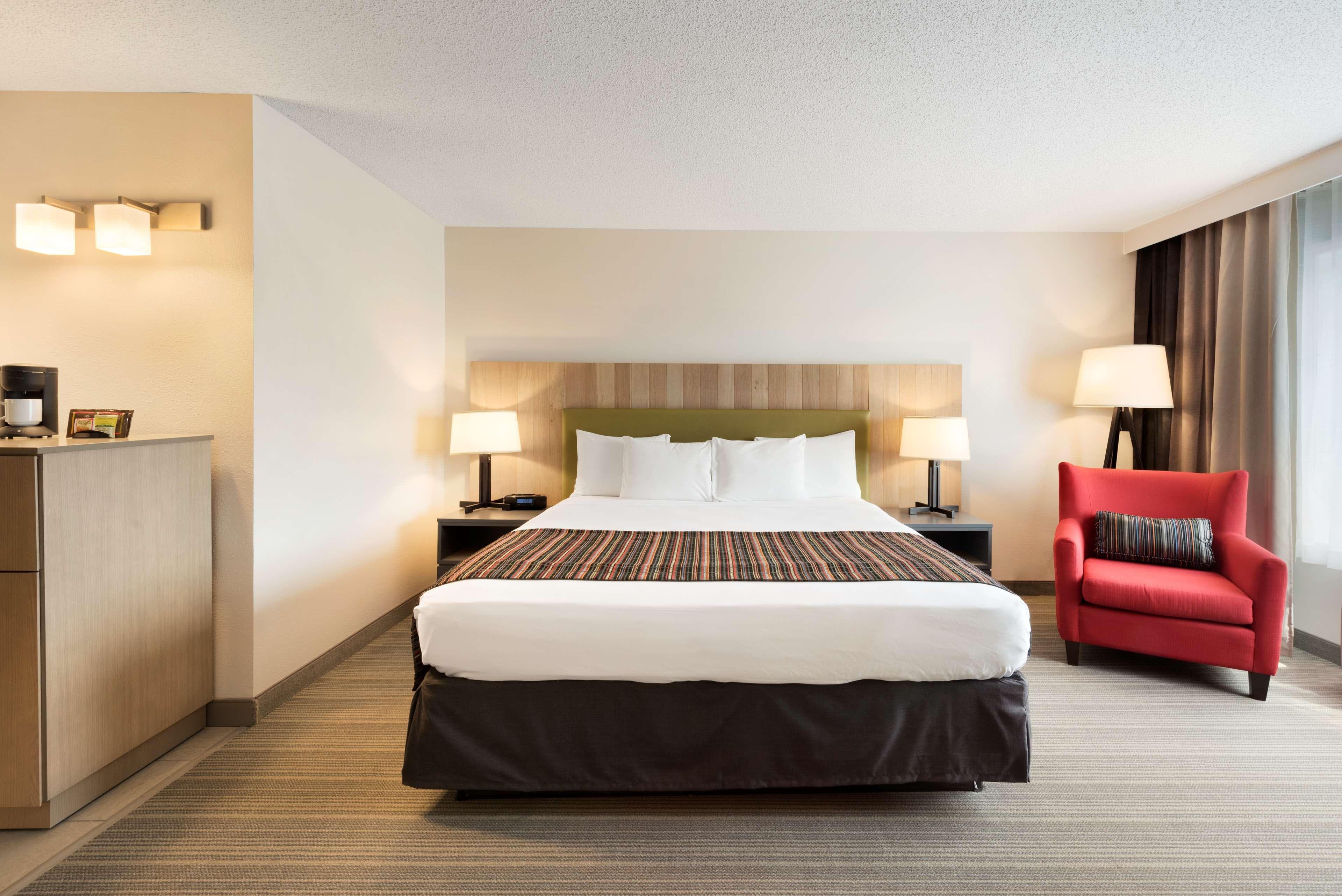 Country Inn & Suites by Radisson, Chippewa Falls, WI - Image 3