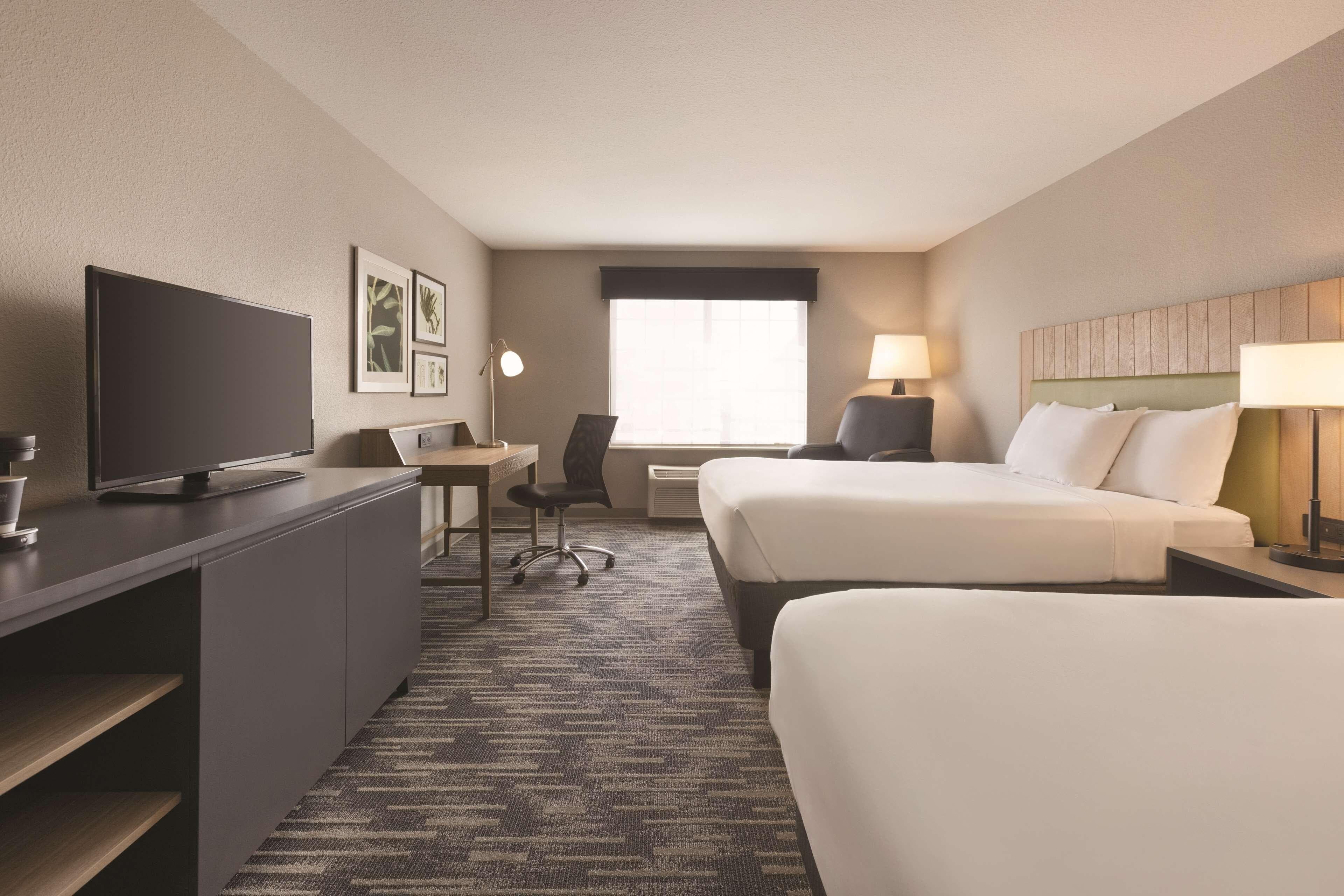 Country Inn & Suites by Radisson, Green Bay North — 15