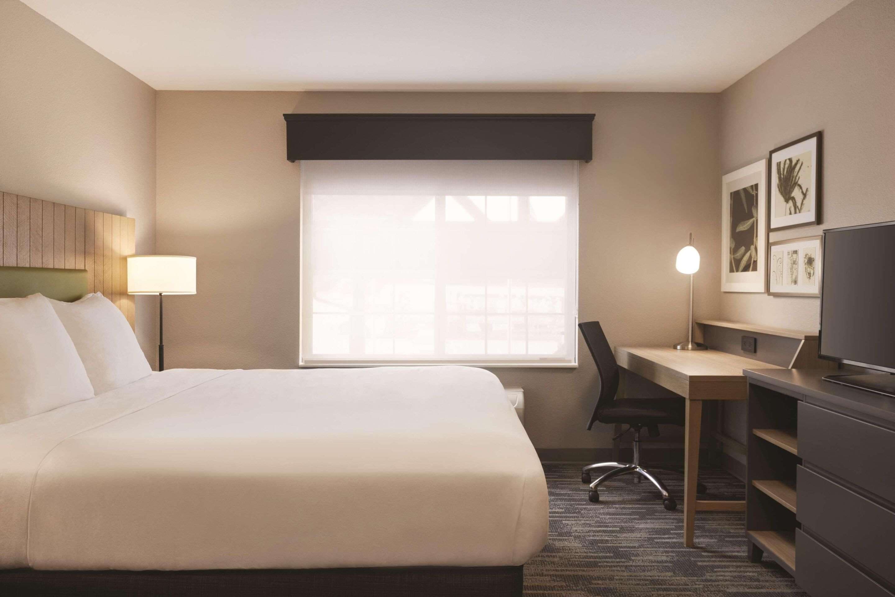 Country Inn & Suites by Radisson, Green Bay North — 11