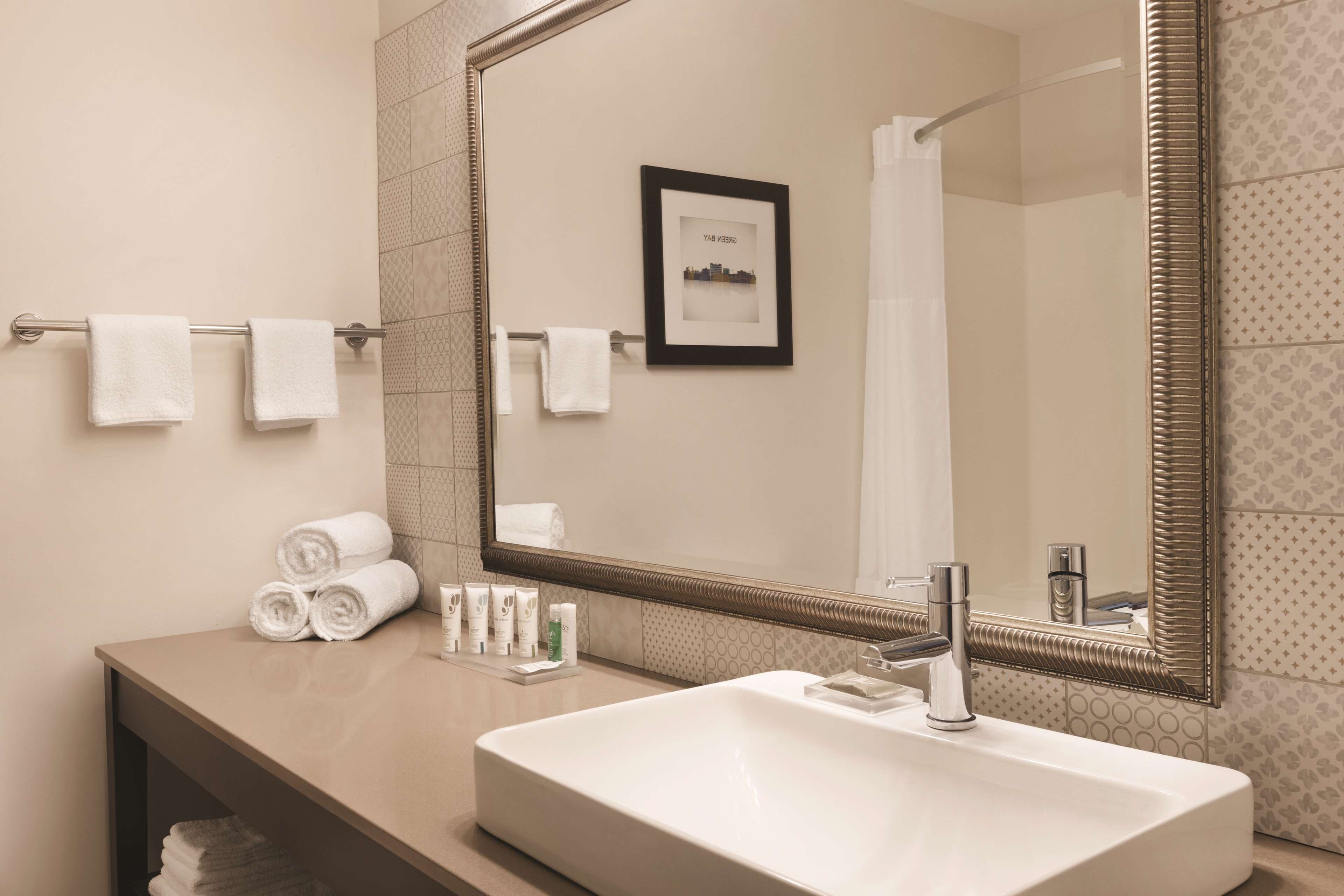 Country Inn & Suites by Radisson, Green Bay North - Image 3