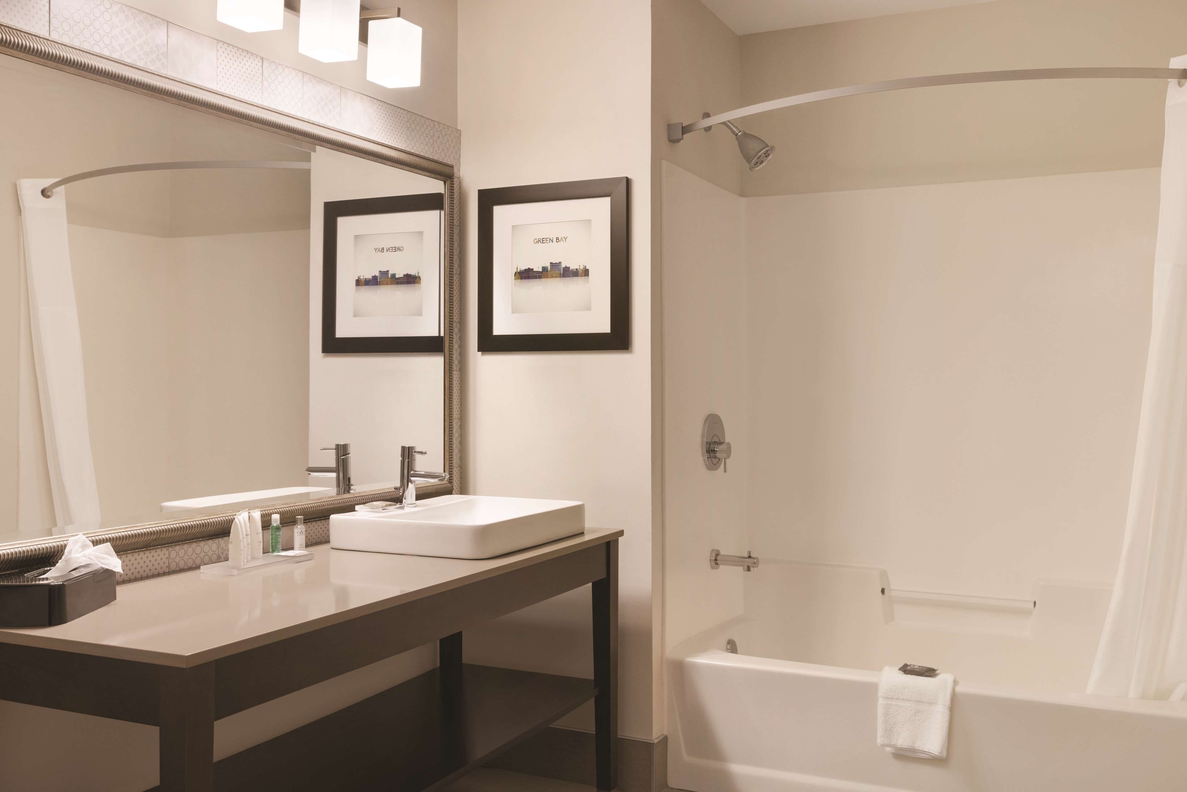 Country Inn & Suites by Radisson, Green Bay North - Image 4