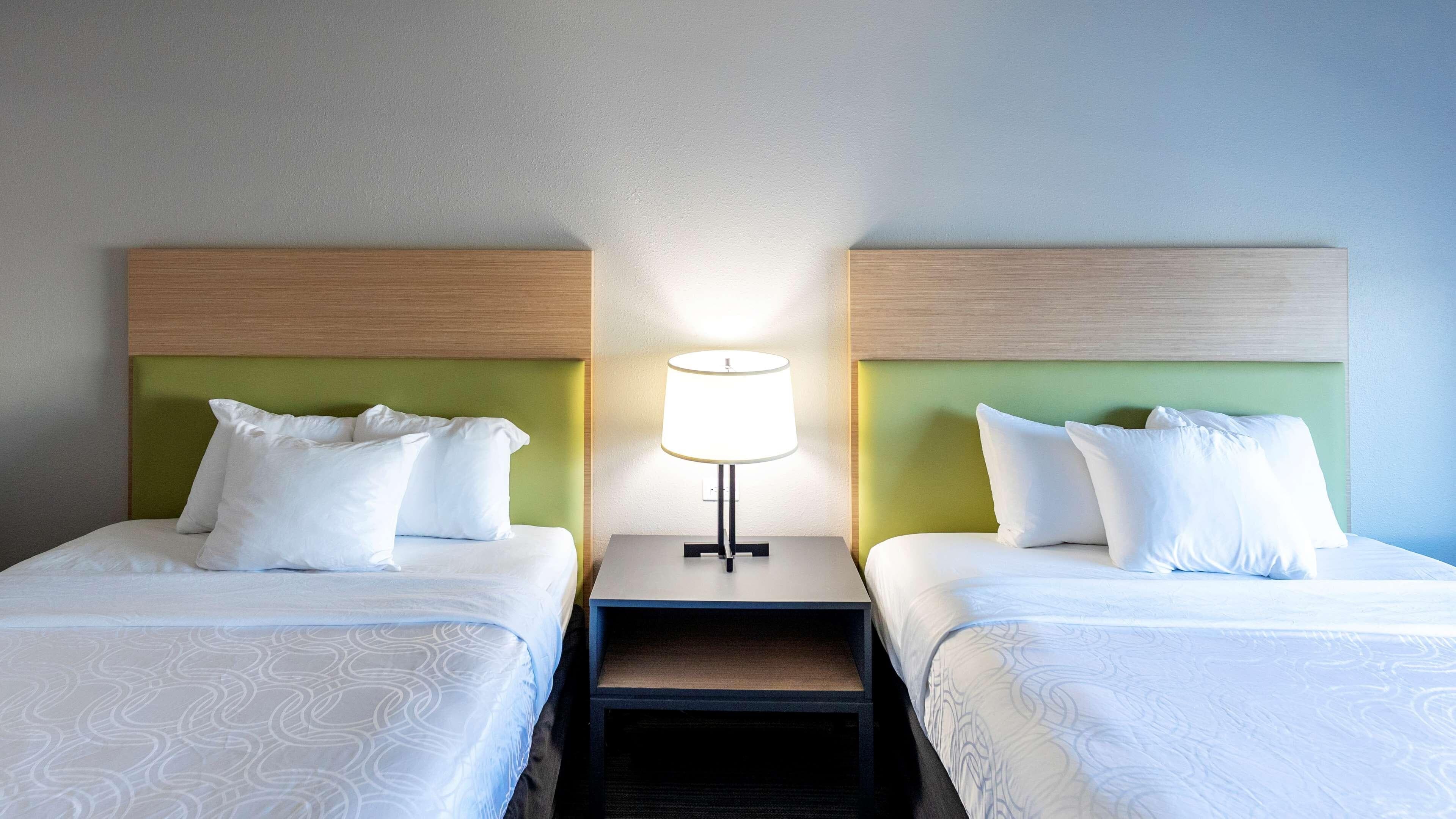 Country Inn & Suites by Radisson, Appleton Airport - Fox River Mall Area — 9