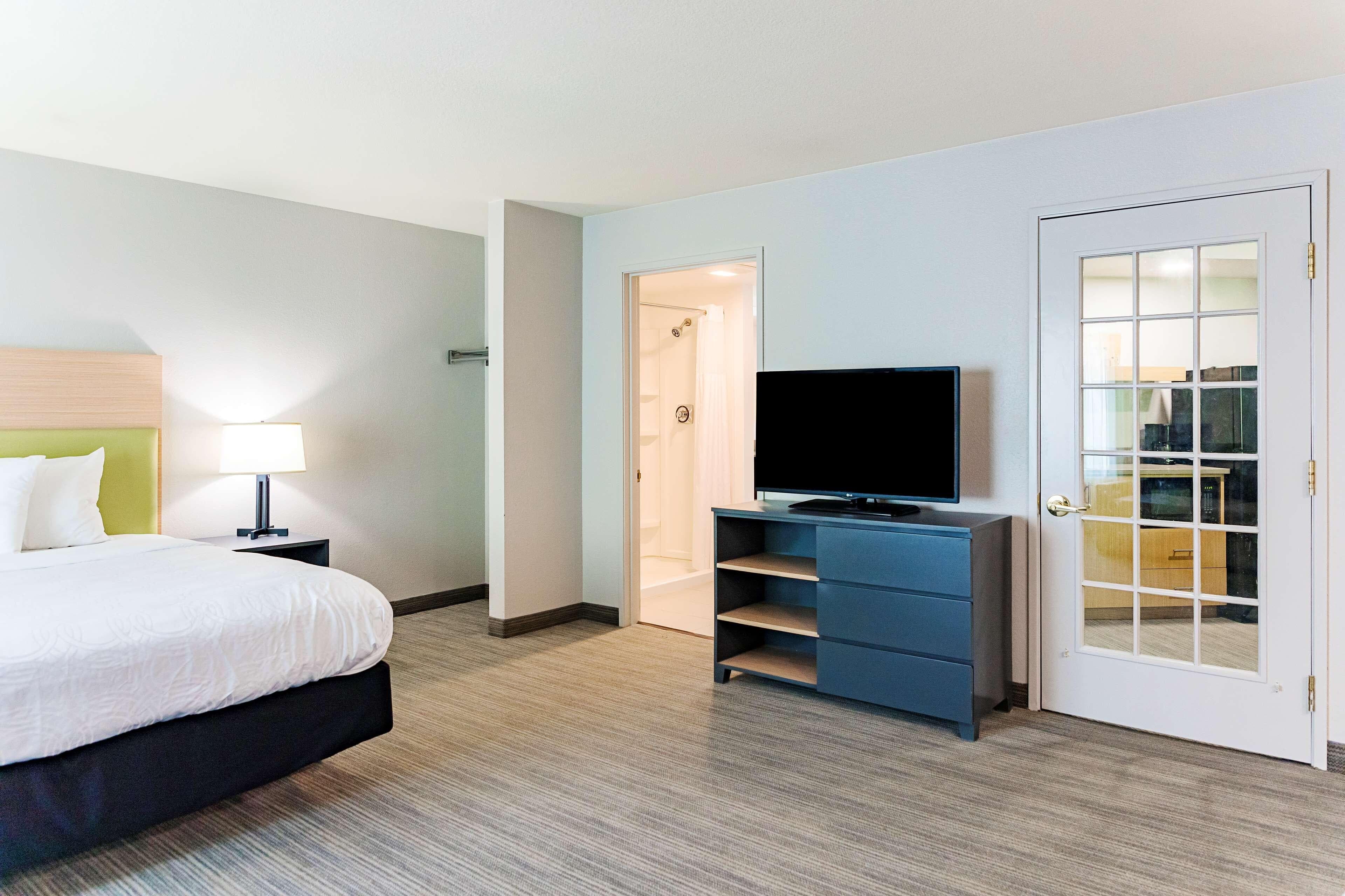Country Inn & Suites by Radisson, Appleton Airport - Fox River Mall Area — 8