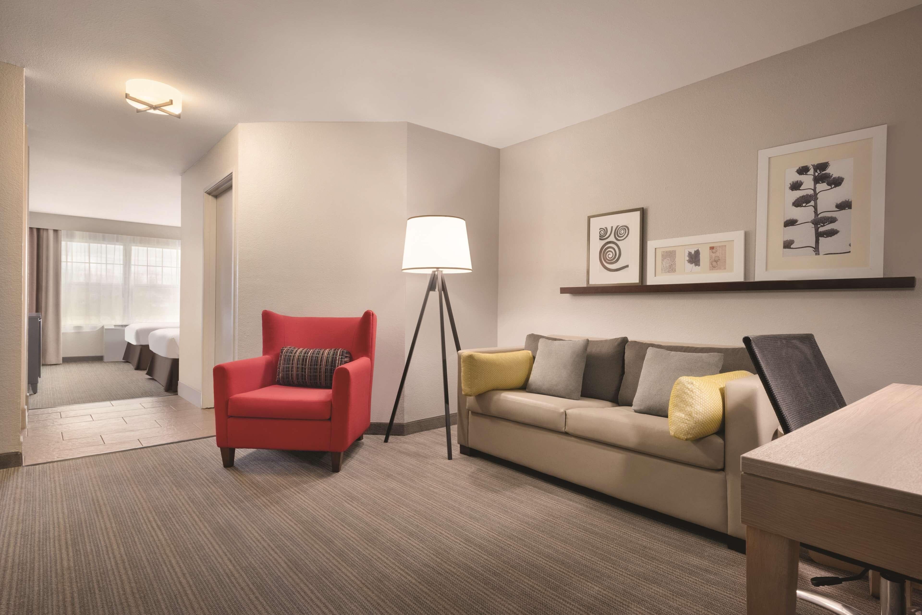 Country Inn & Suites by Radisson, Germantown, WI - Image 3