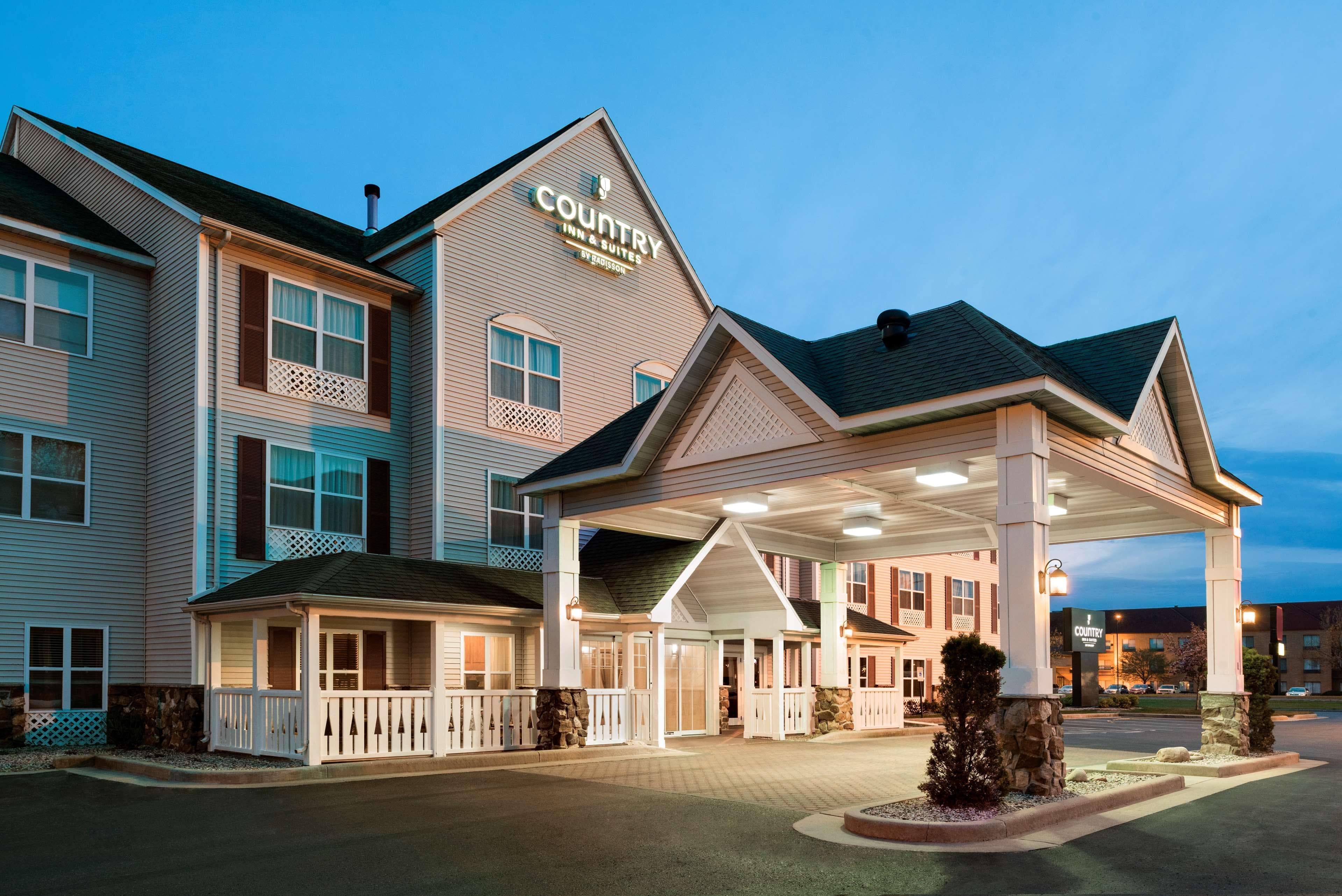 Country Inn & Suites by Radisson, Stevens Point, WI - Image 1