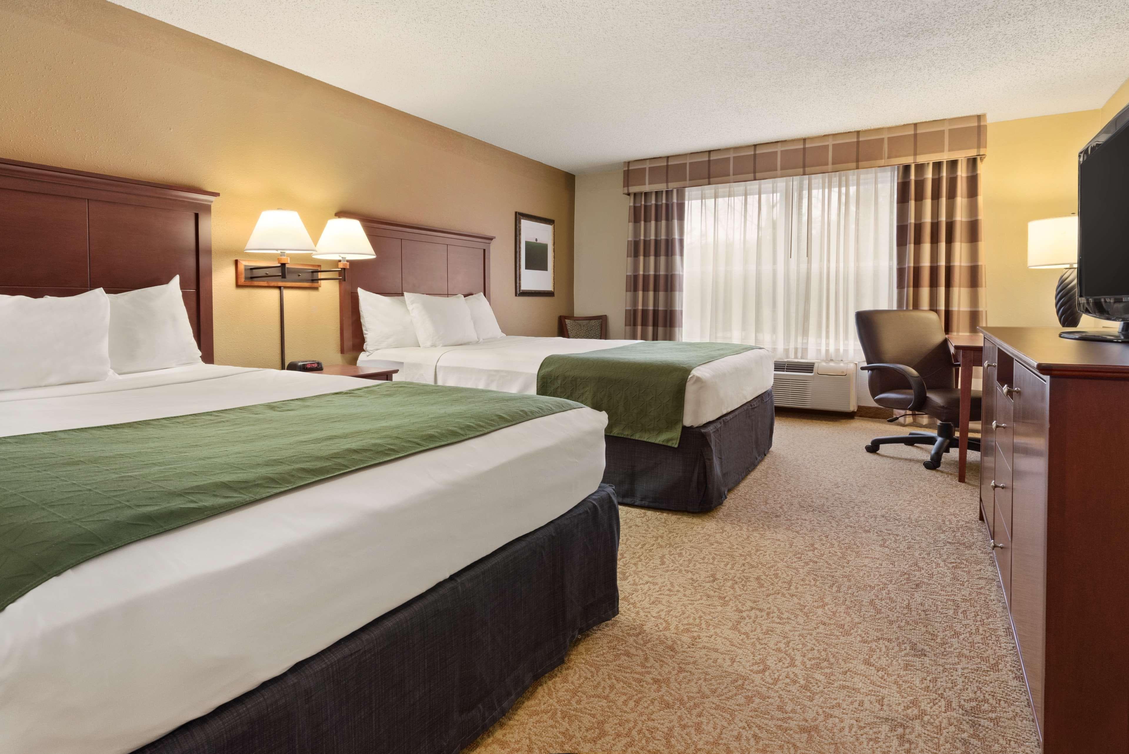 Country Inn & Suites by Radisson, Stevens Point, WI — 6