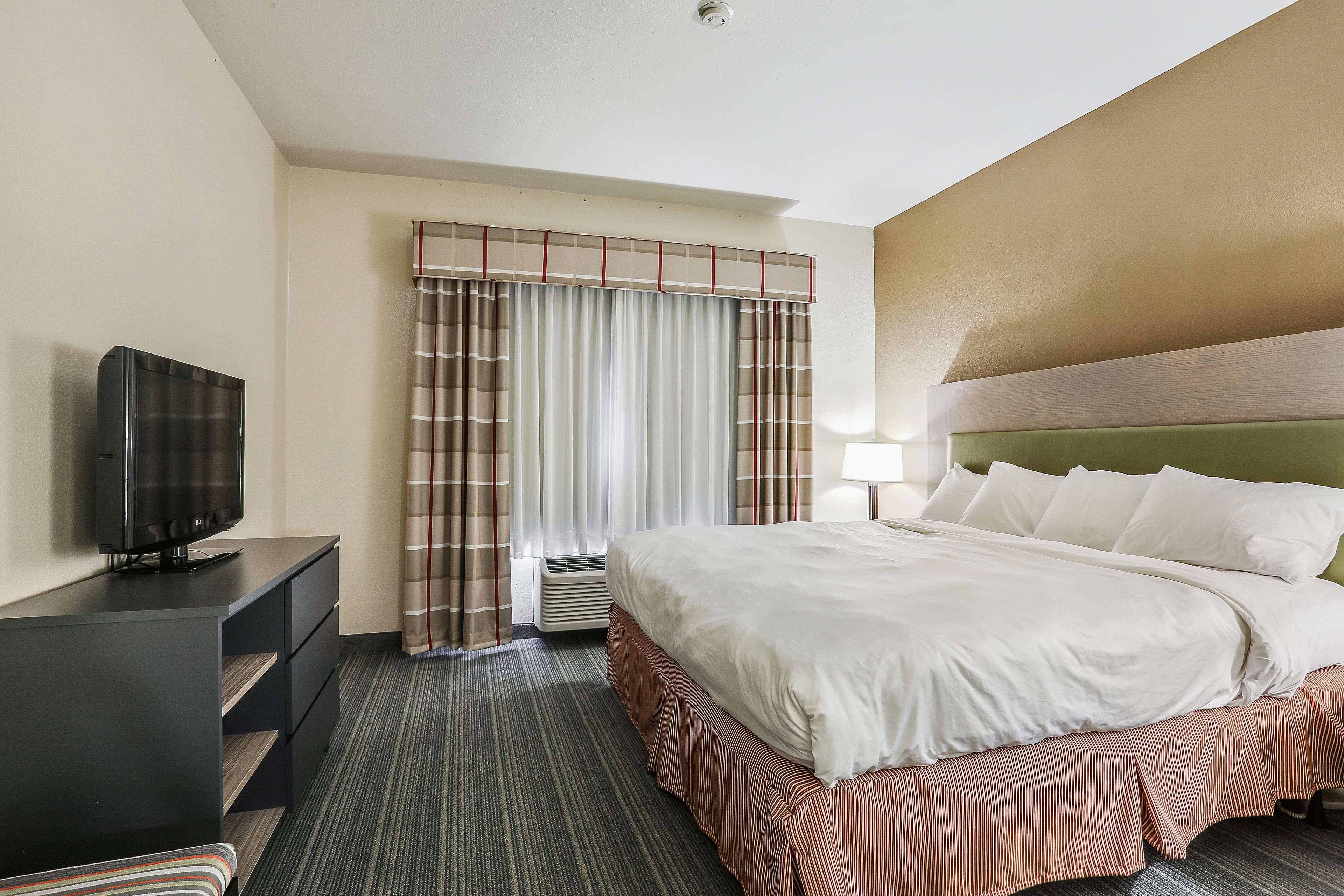 Country Inn & Suites by Radisson, Green Bay, WI - Image 3