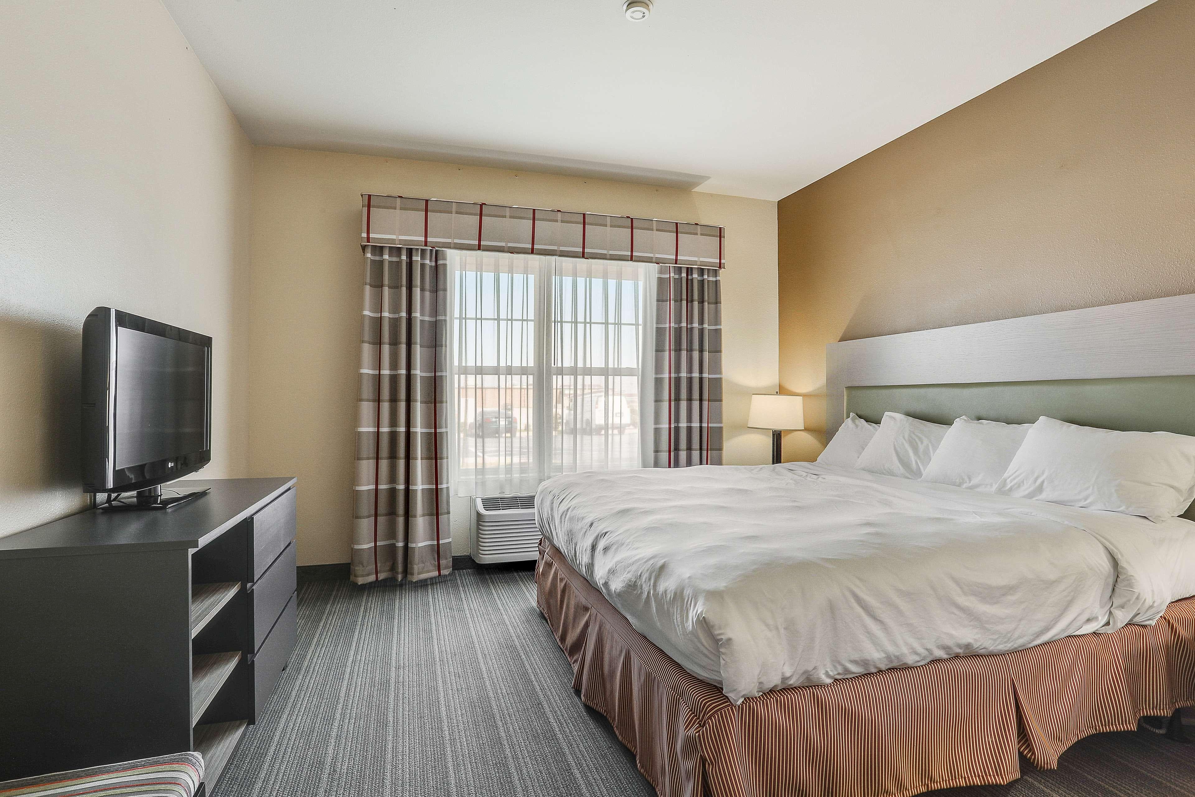 Country Inn & Suites by Radisson, Green Bay, WI - Image 4