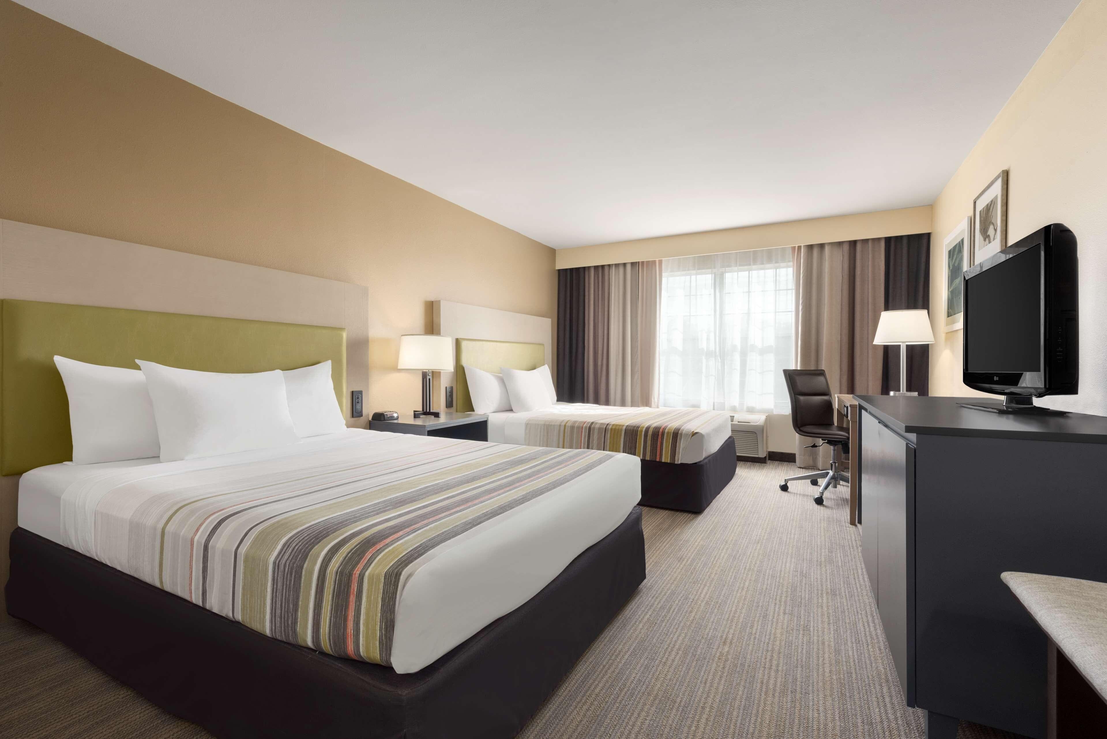 Country Inn & Suites by Radisson, Milwaukee Airport, WI - Image 5