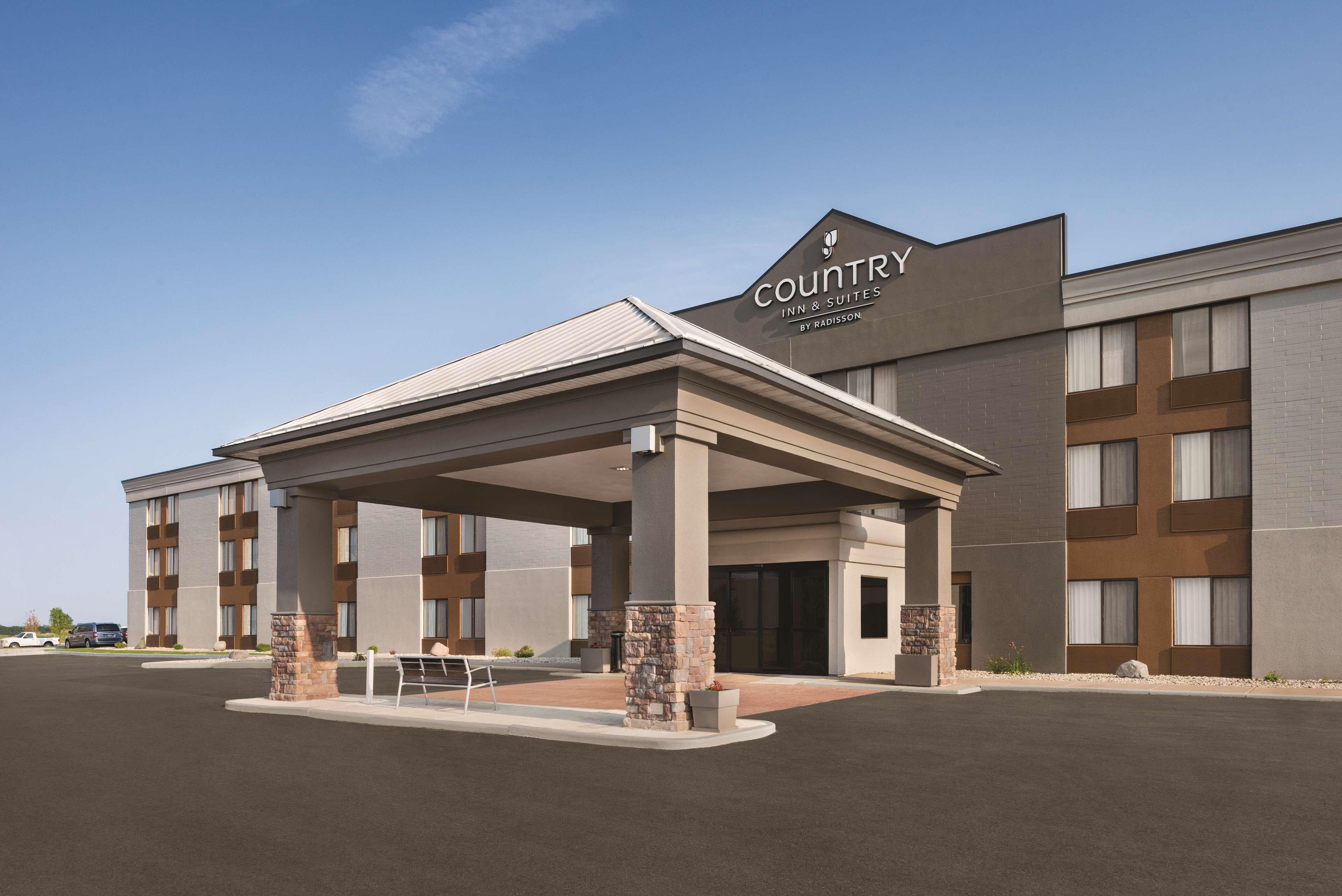 Country Inn & Suites by Radisson, Mt. Pleasant-Racine West, WI - Image 1