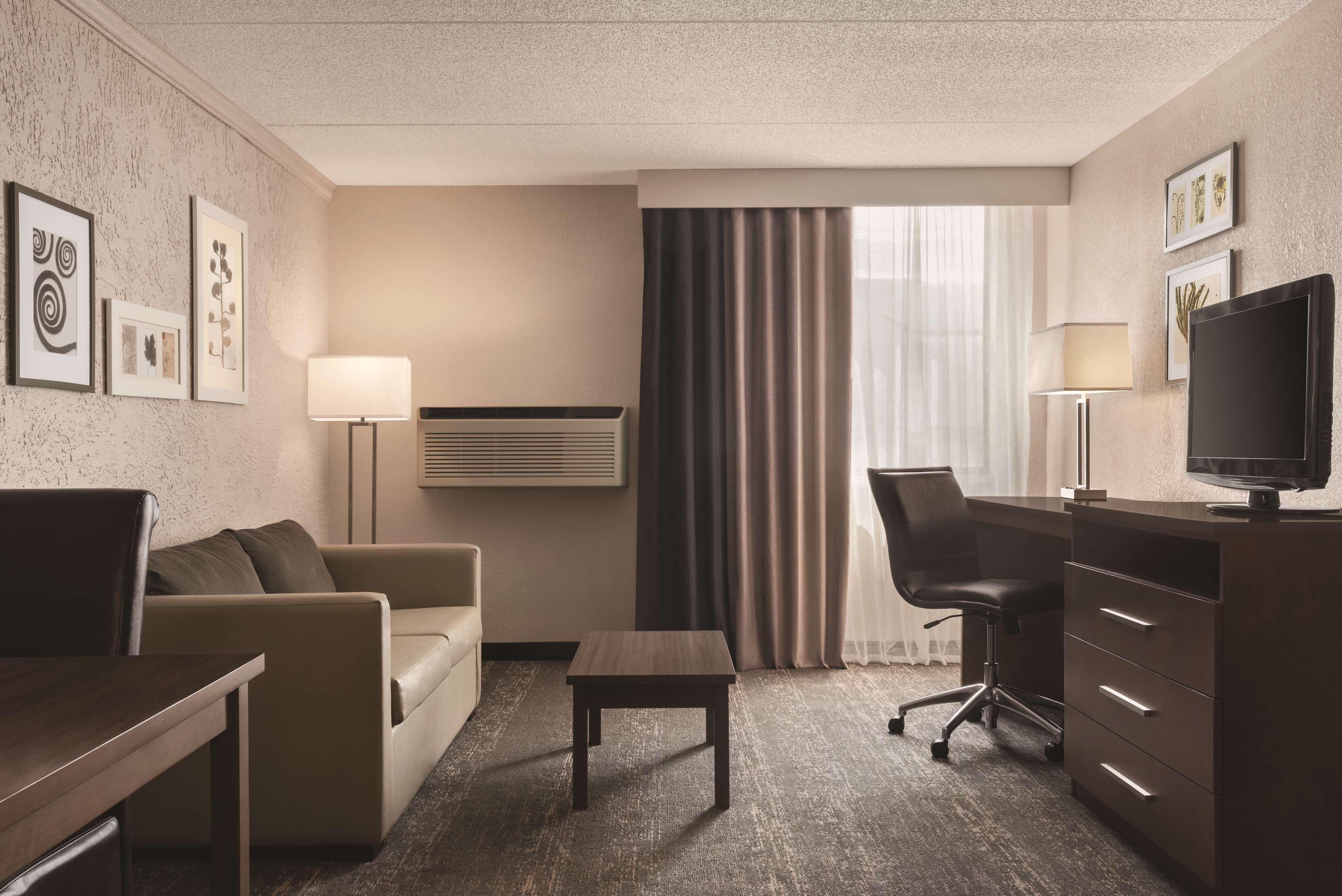 Country Inn & Suites by Radisson, Mt. Pleasant-Racine West, WI — 17