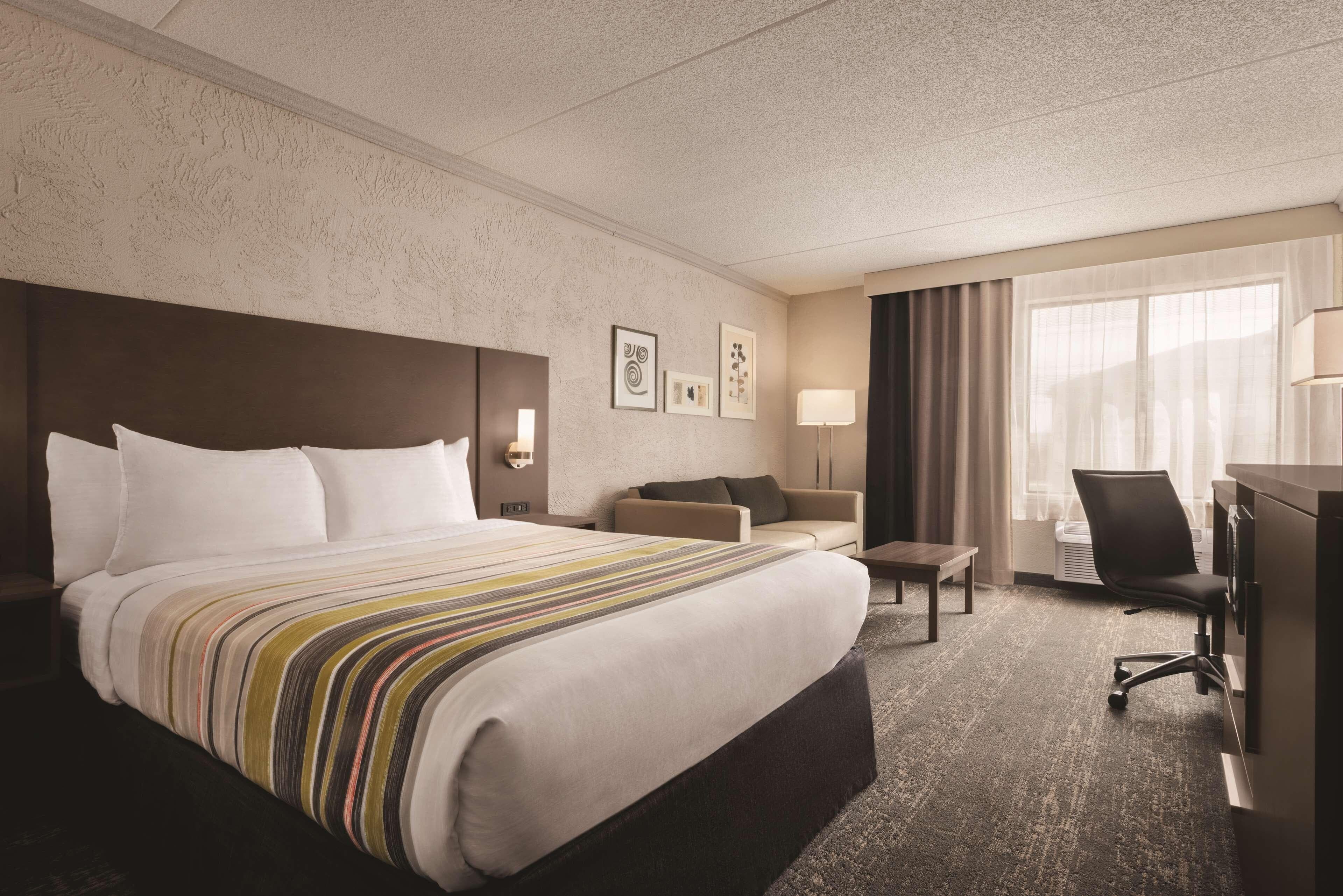 Country Inn & Suites by Radisson, Mt. Pleasant-Racine West, WI — 14