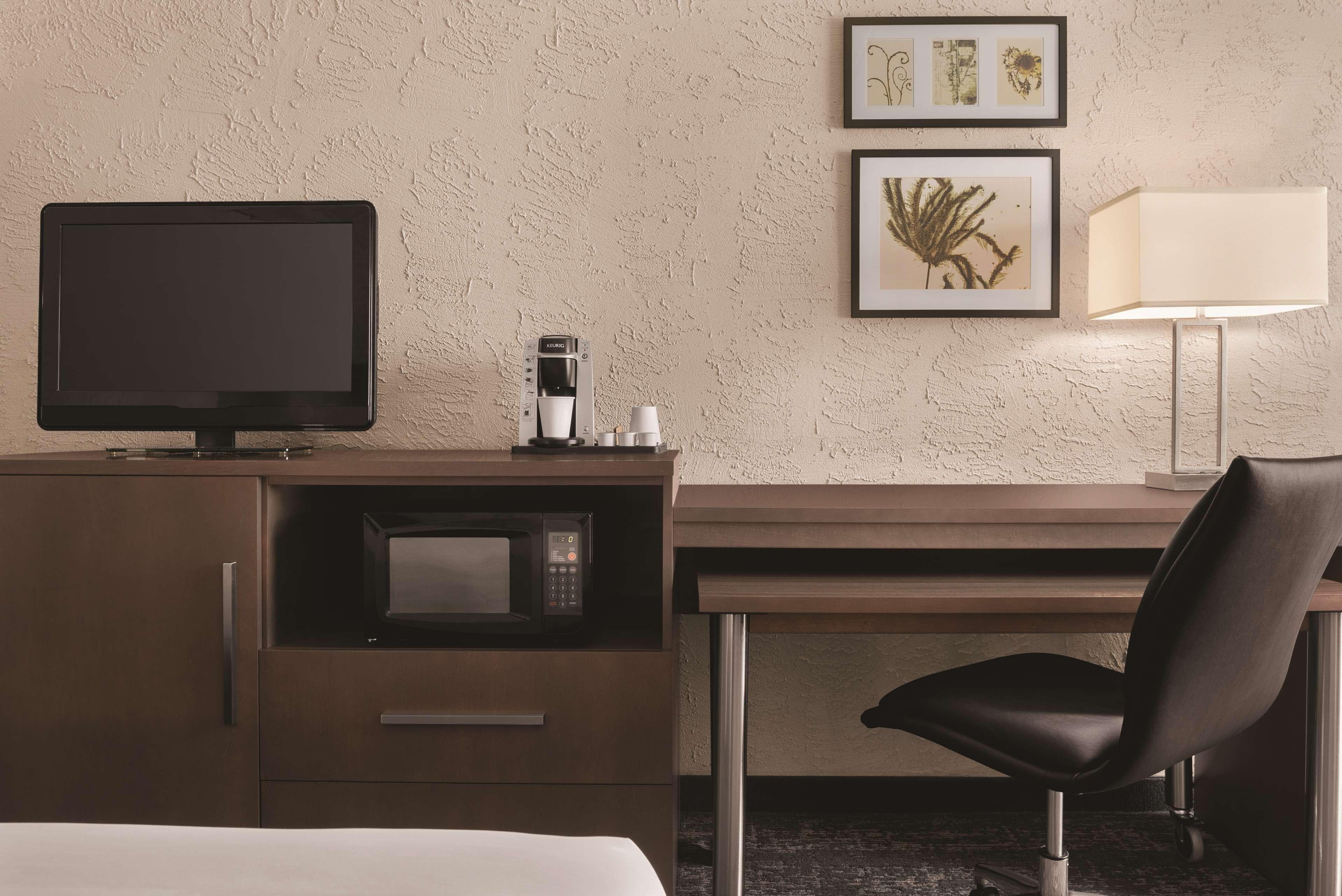 Country Inn & Suites by Radisson, Mt. Pleasant-Racine West, WI - Image 3