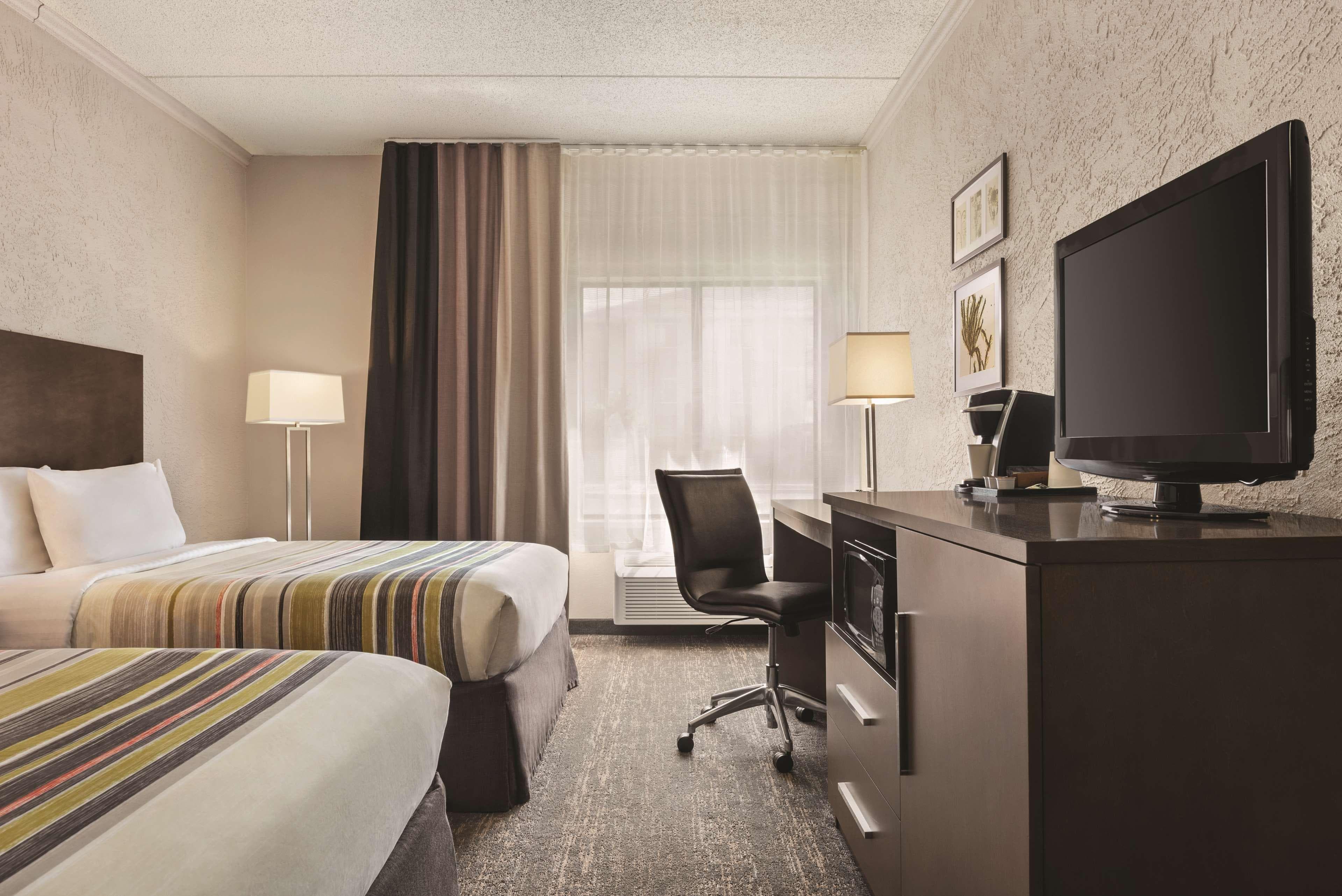 Country Inn & Suites by Radisson, Mt. Pleasant-Racine West, WI — 11