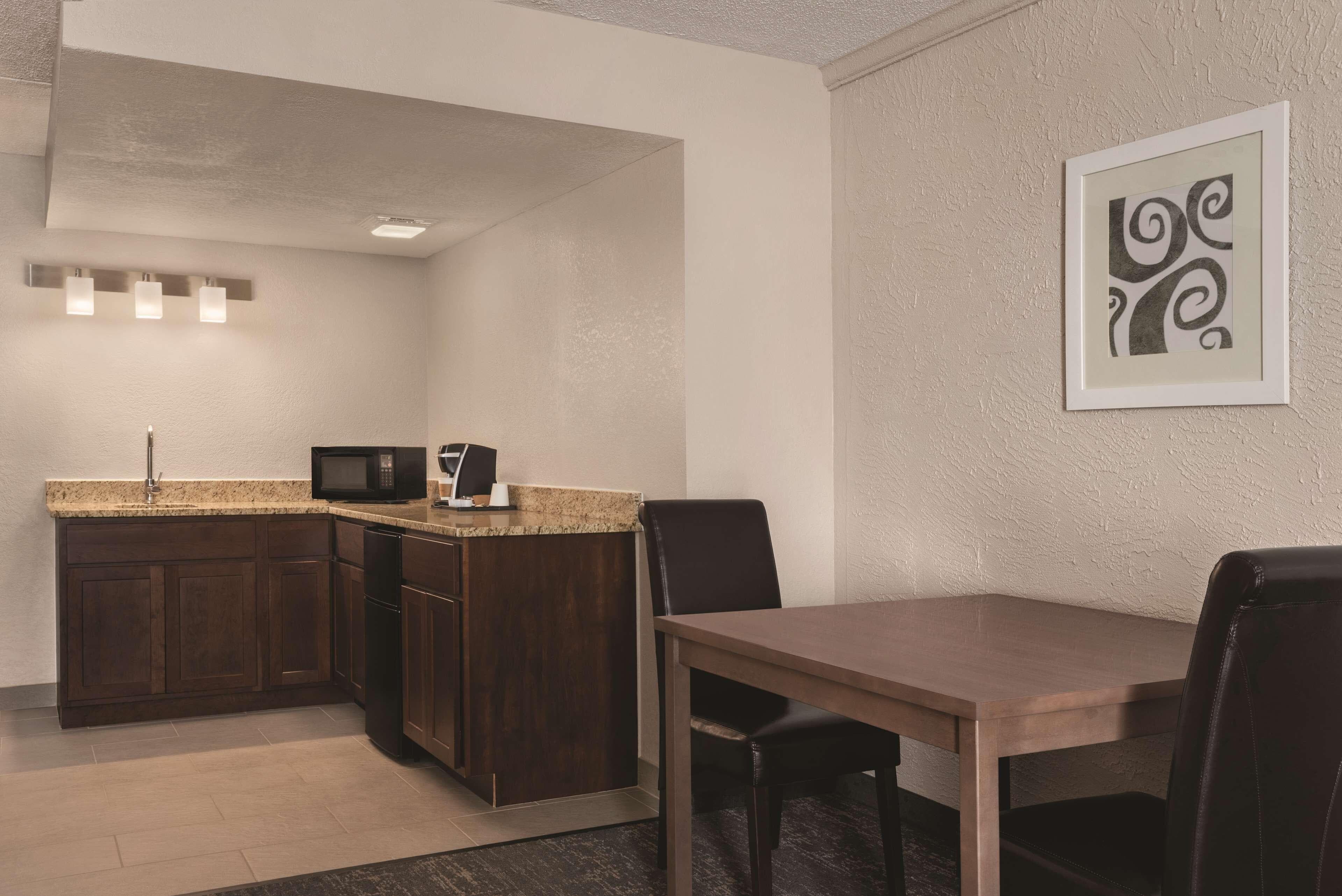 Country Inn & Suites by Radisson, Mt. Pleasant-Racine West, WI — 19