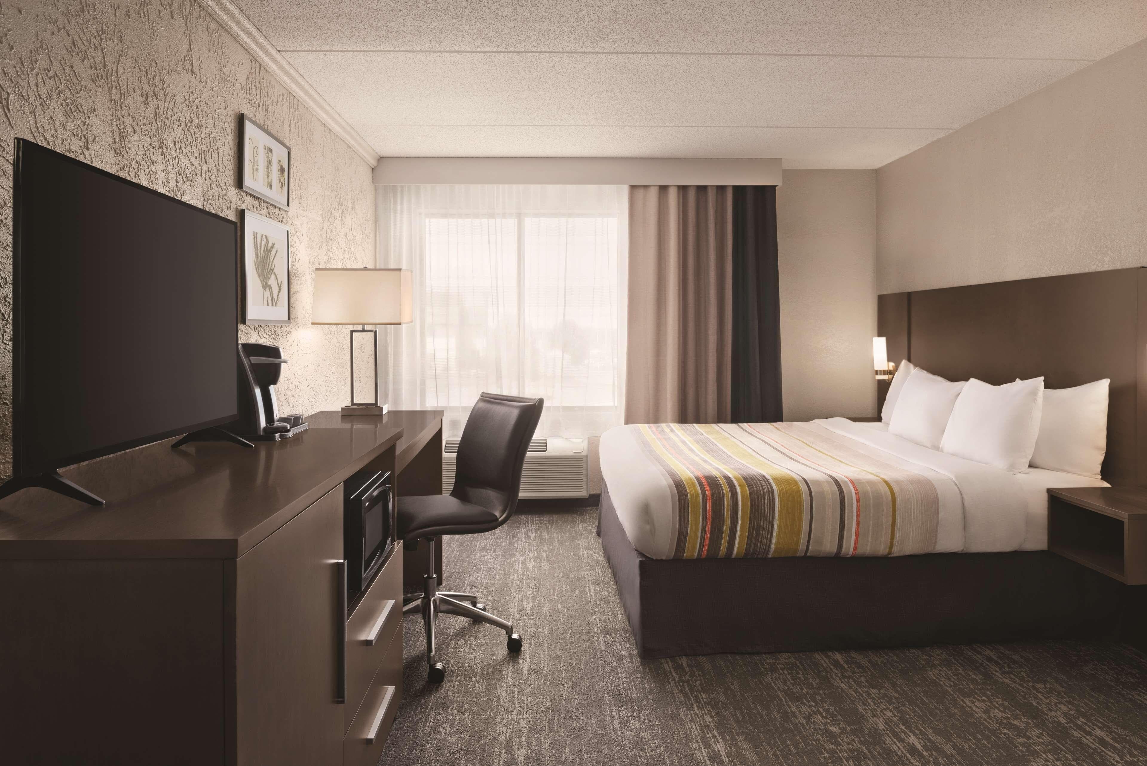 Country Inn & Suites by Radisson, Mt. Pleasant-Racine West, WI — 9