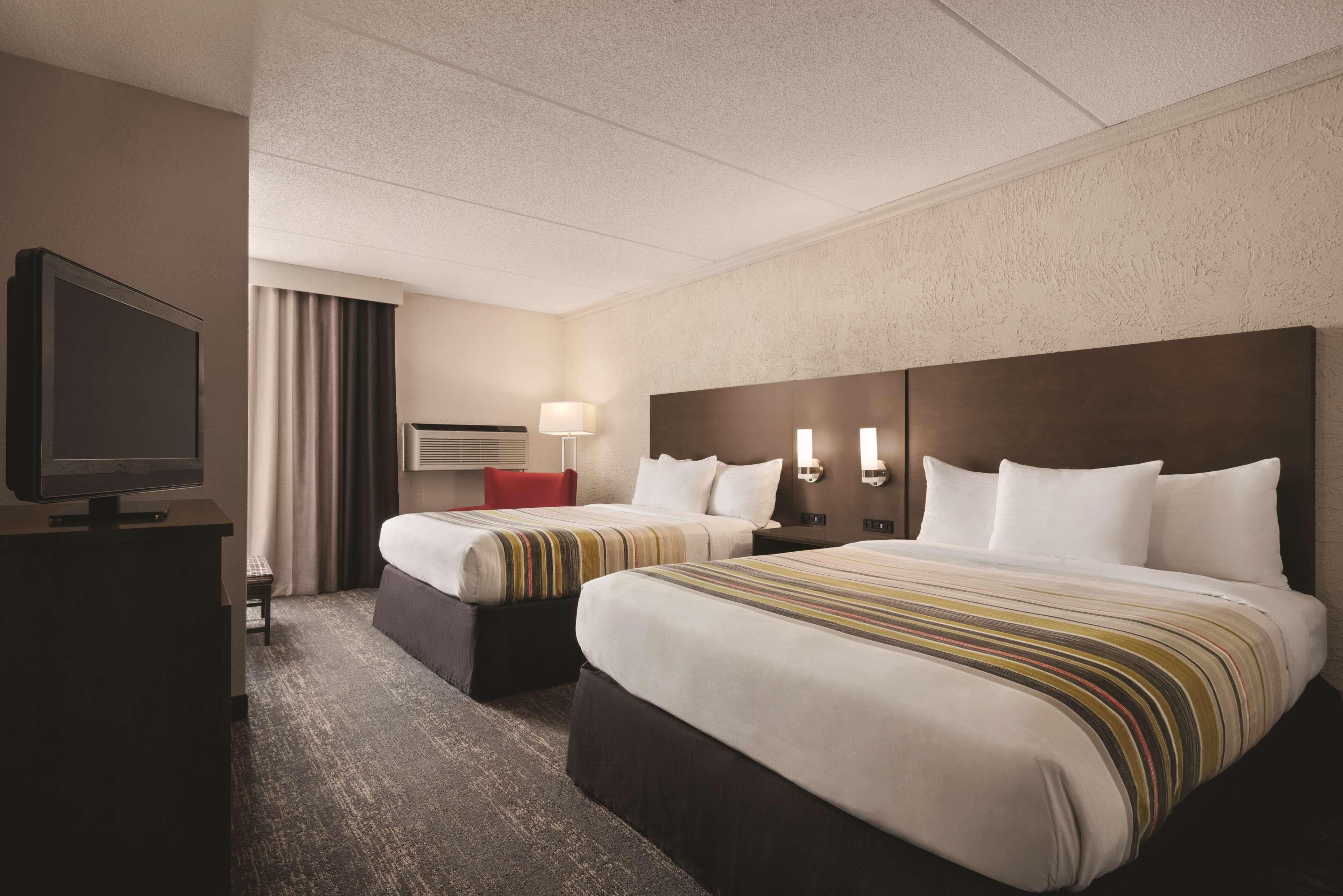 Country Inn & Suites by Radisson, Mt. Pleasant-Racine West, WI — 18