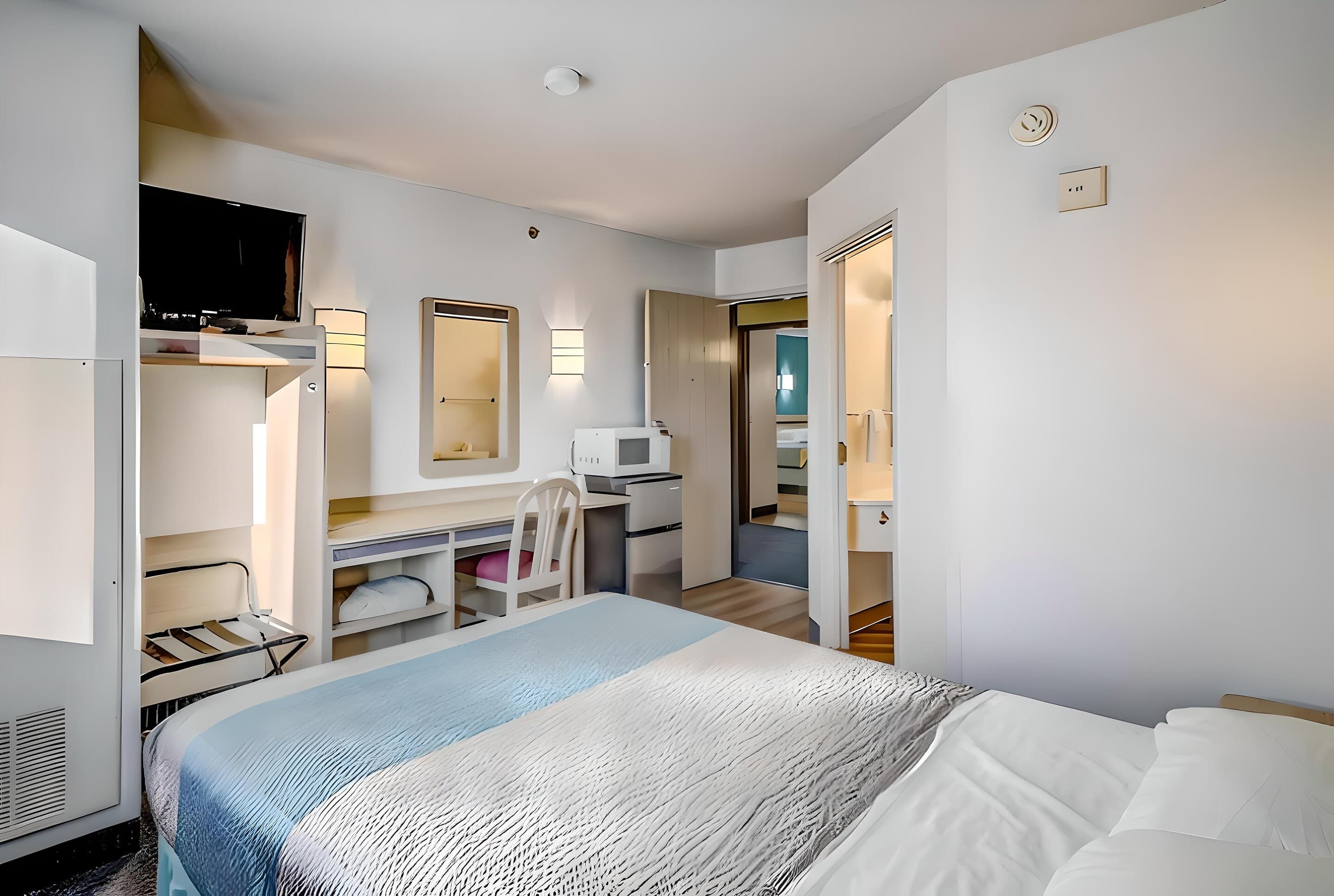 Econo Lodge Menomonie - Image 4