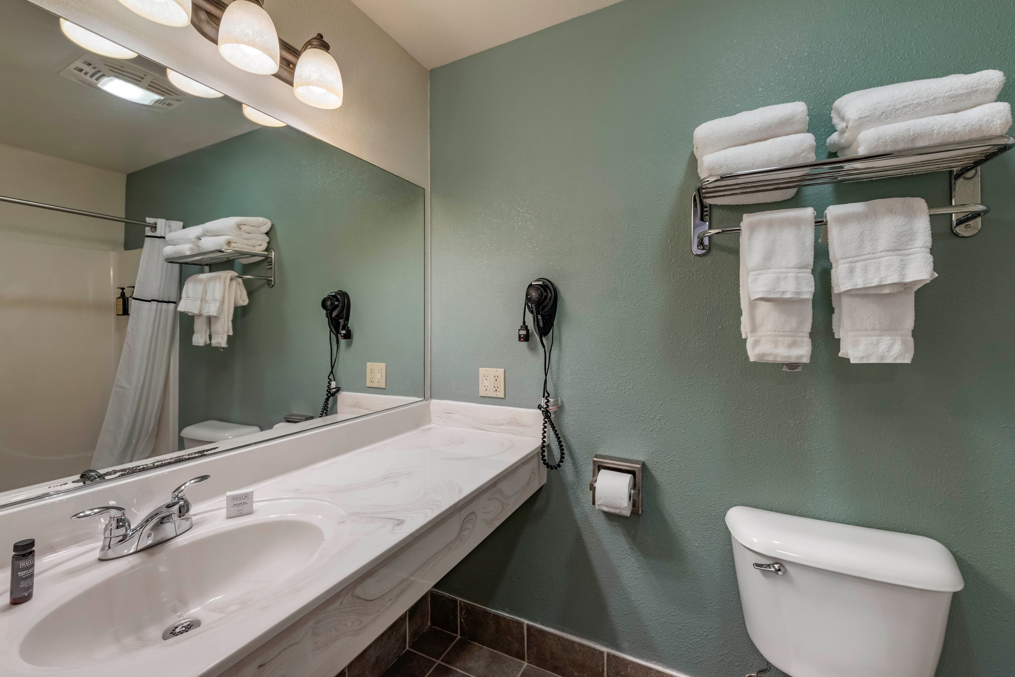Three Bears Waterpark Resort Near Tomah, Ascend Collection Hotel — 10